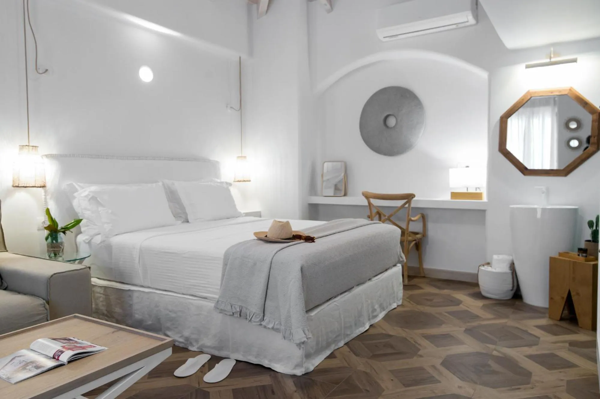 Photo of the whole room, Bed in The Well Parga