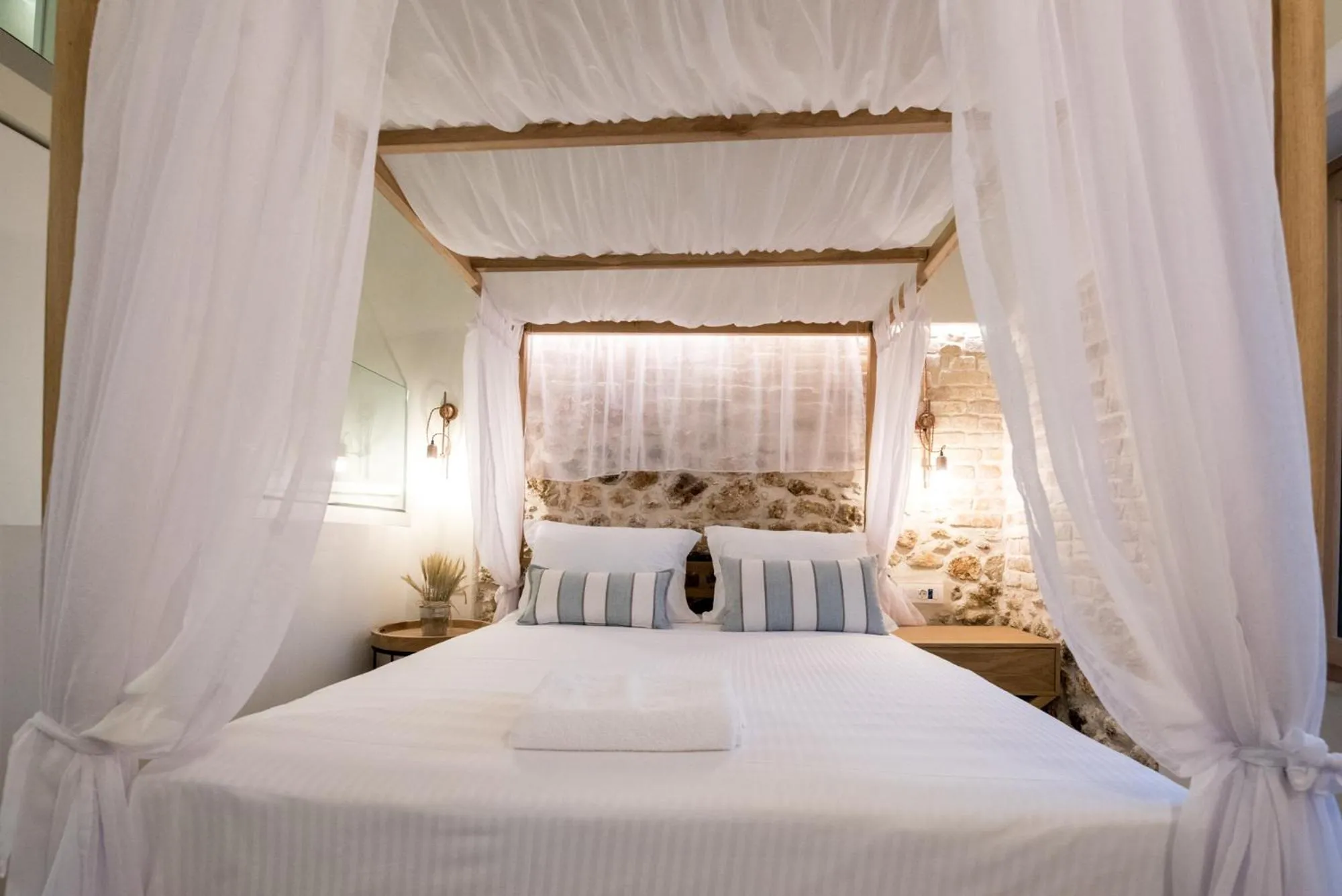 Bed in The Well Parga