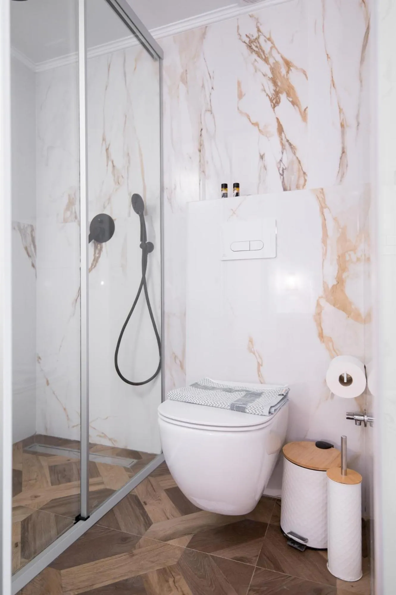 Shower in The Well Parga