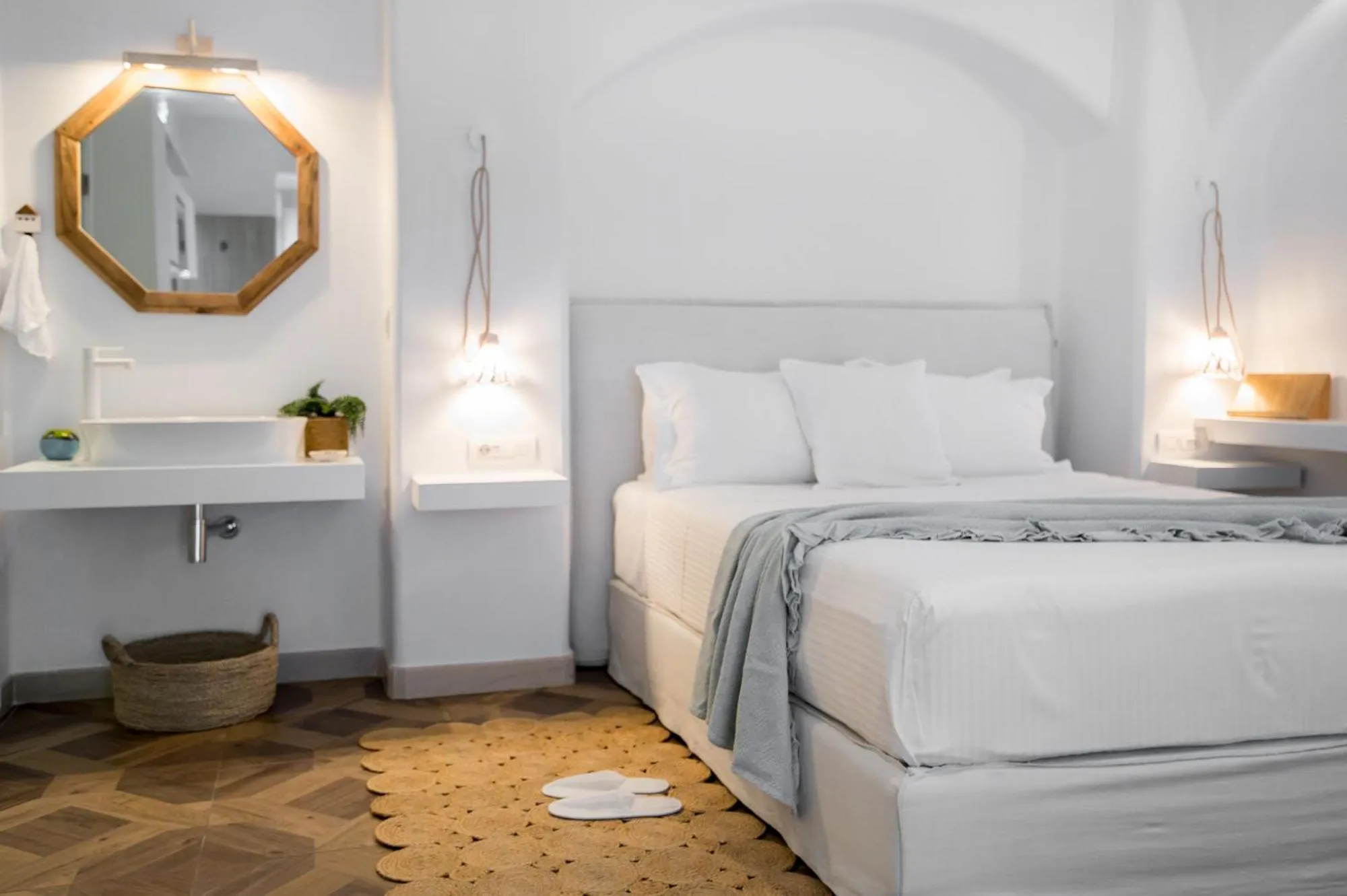 Photo of the whole room, Bed in The Well Parga