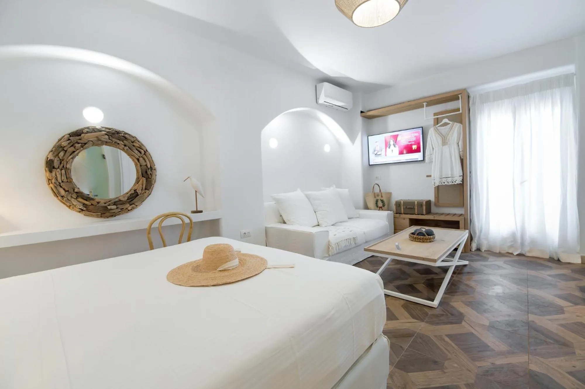 Photo of the whole room, Bed in The Well Parga