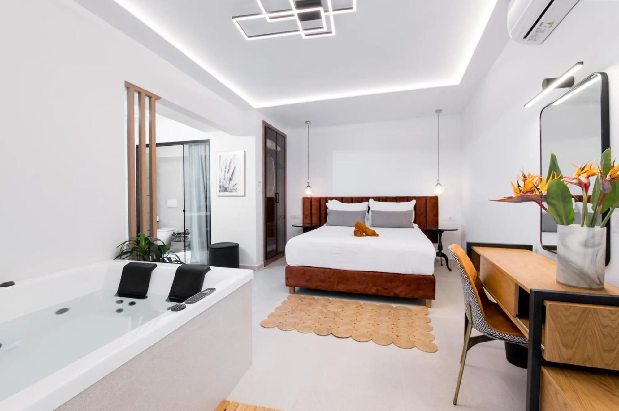 Hot Tub, Bed in The Well Parga