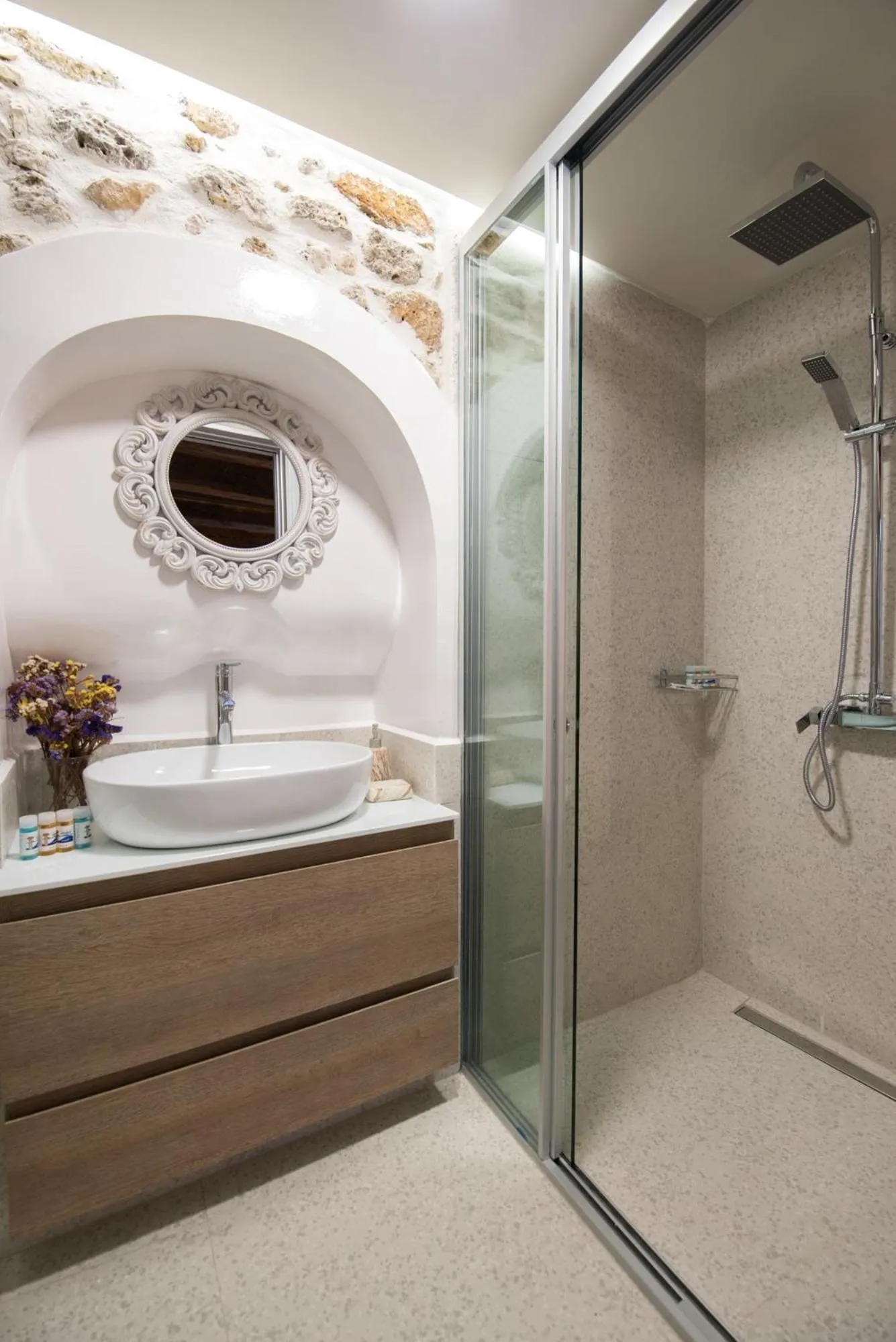 Shower in The Well Parga