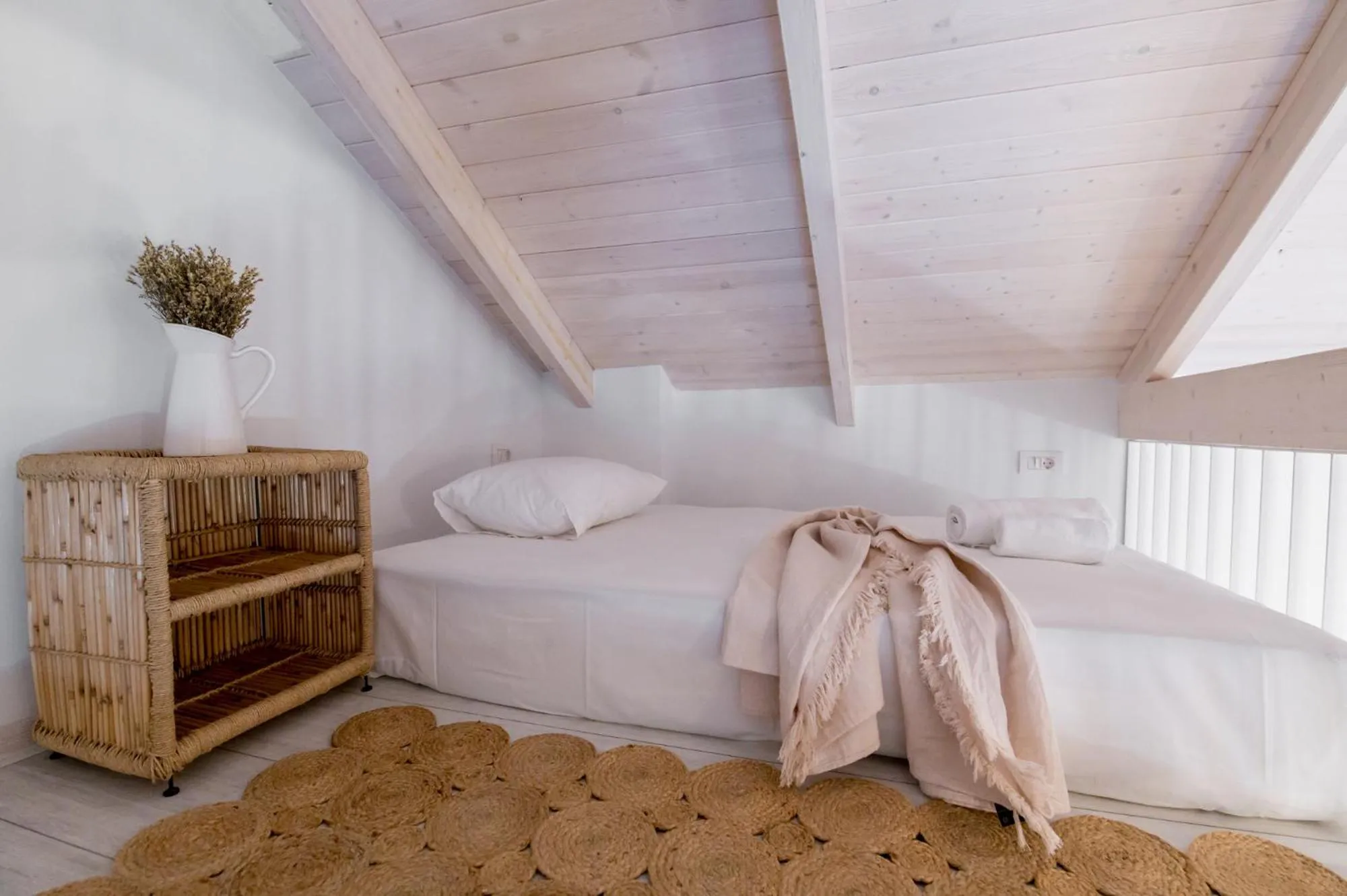 Bed in The Well Parga