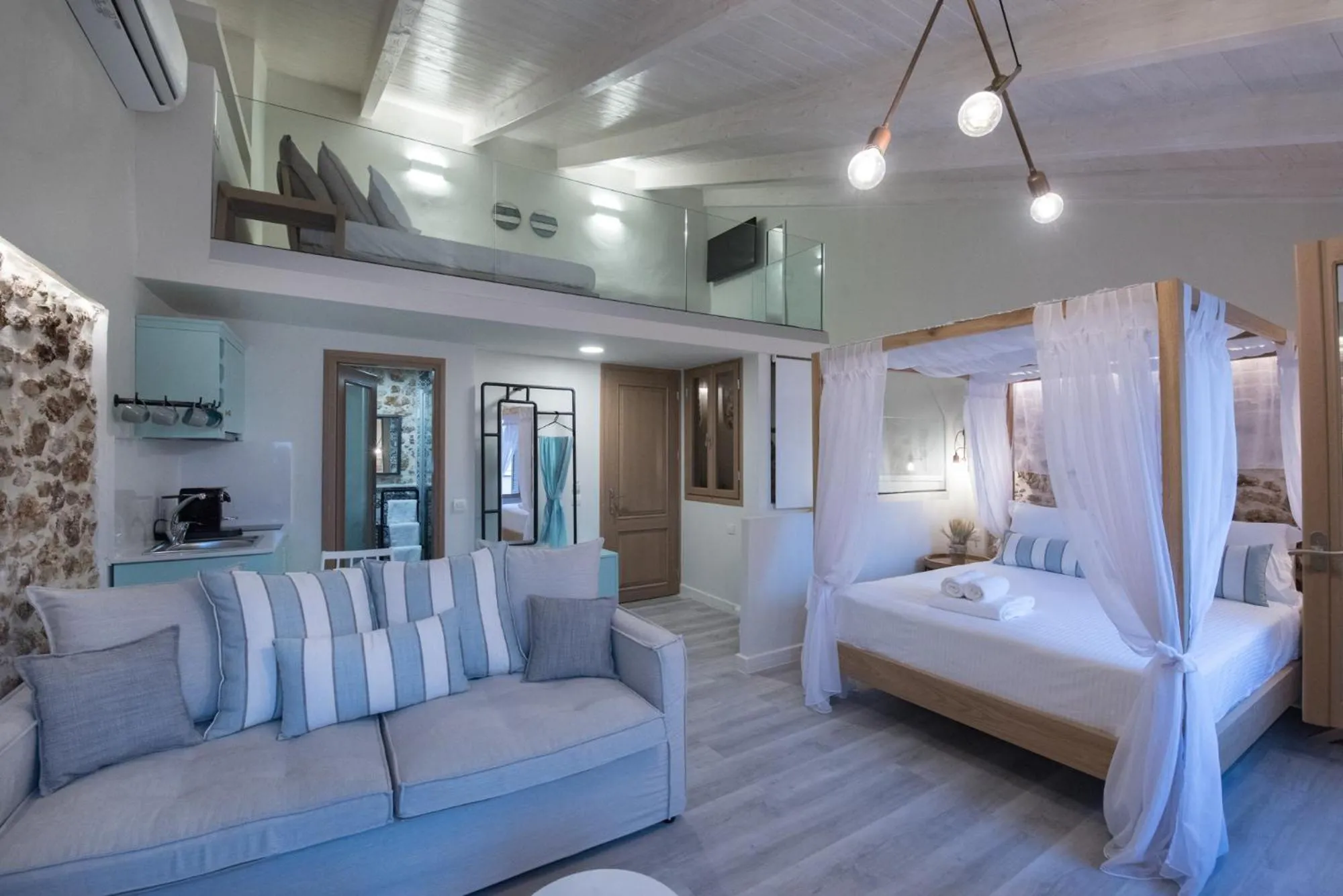 Photo of the whole room, Bed in The Well Parga