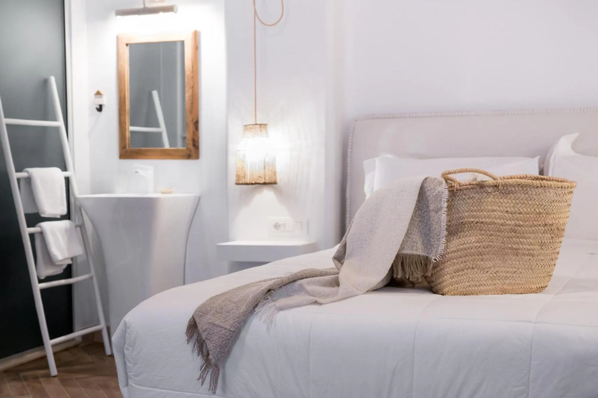 Bed in The Well Parga