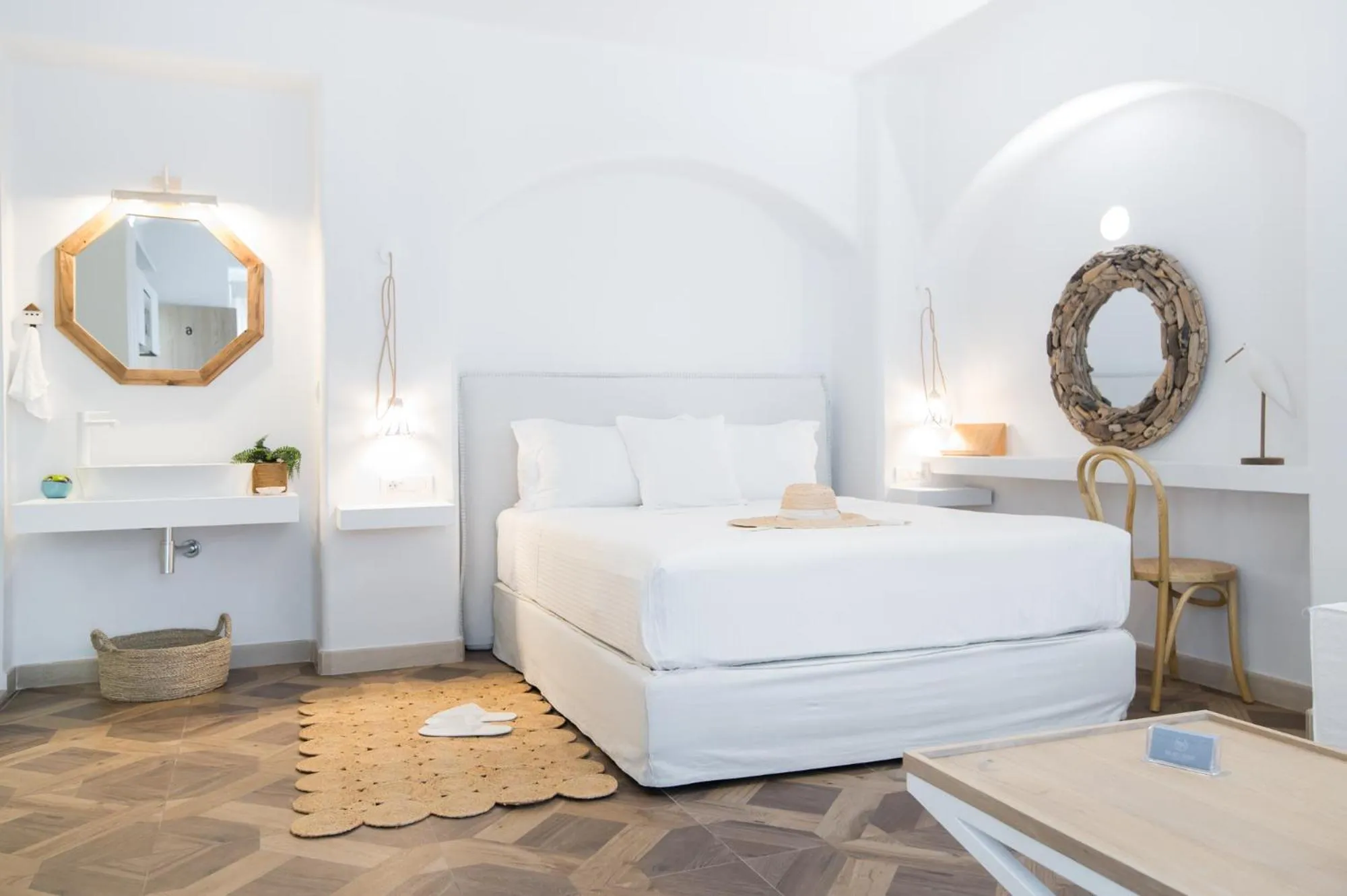 Photo of the whole room, Bed in The Well Parga