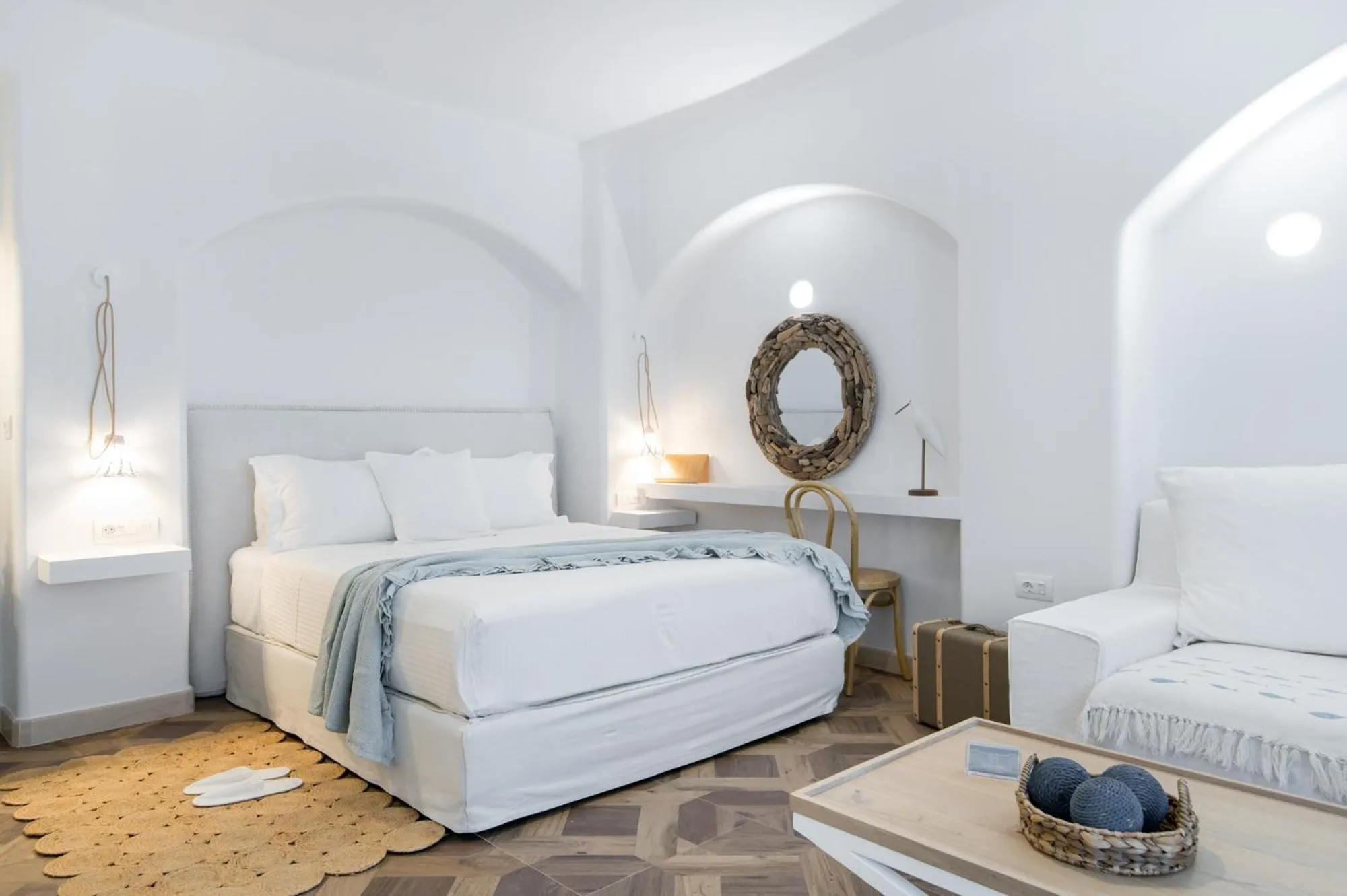 Photo of the whole room, Bed in The Well Parga