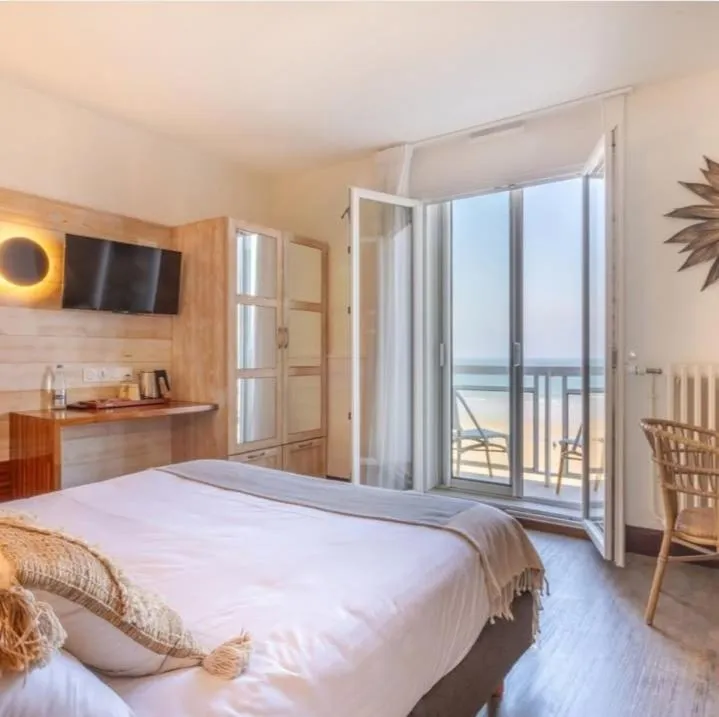 Balcony/Terrace, Bed in Alba hotel