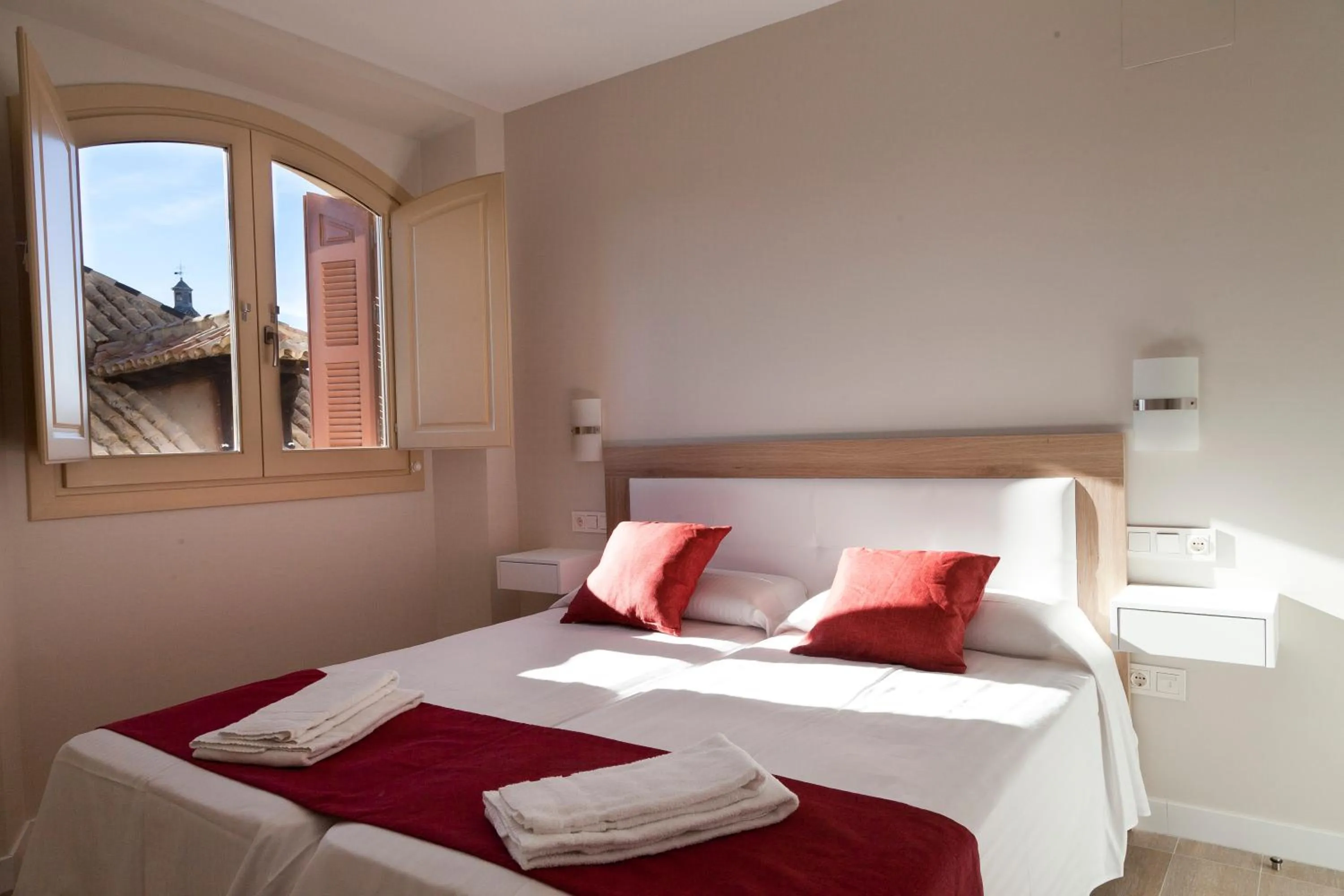 Bedroom, Bed in Apartamentos Pinar Malaga Centro