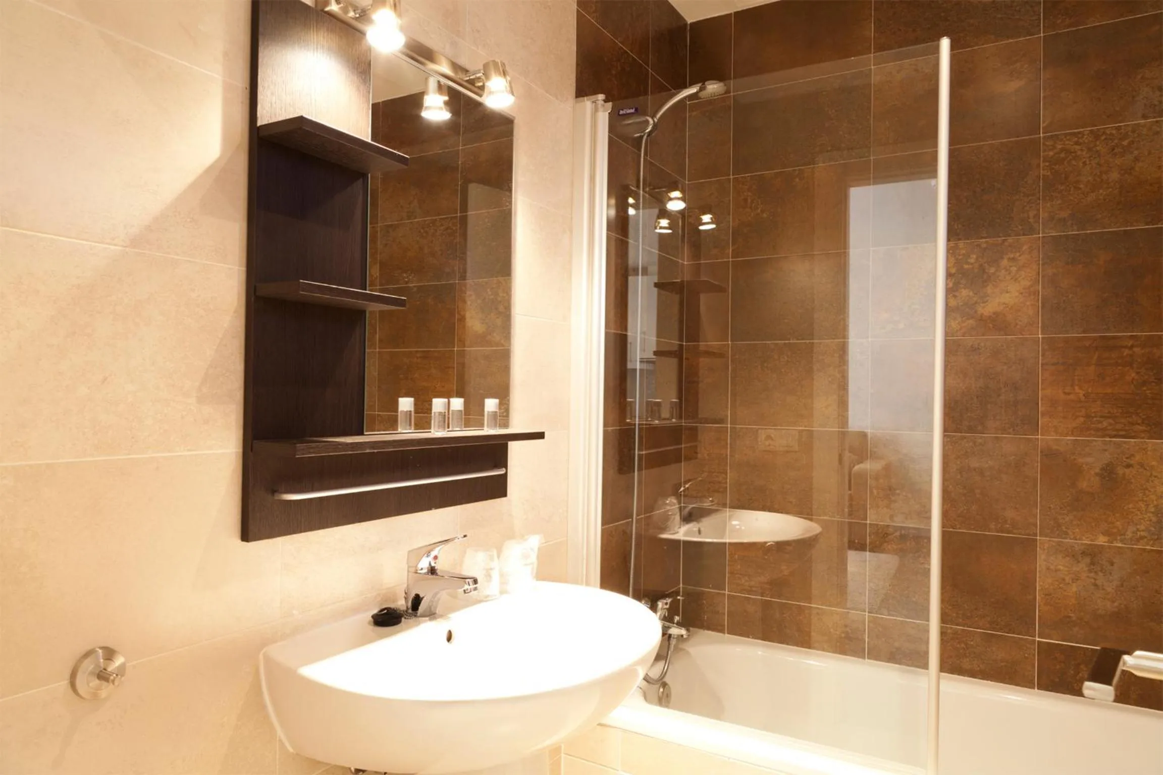 Bathroom in Apartamentos Pinar Malaga Centro