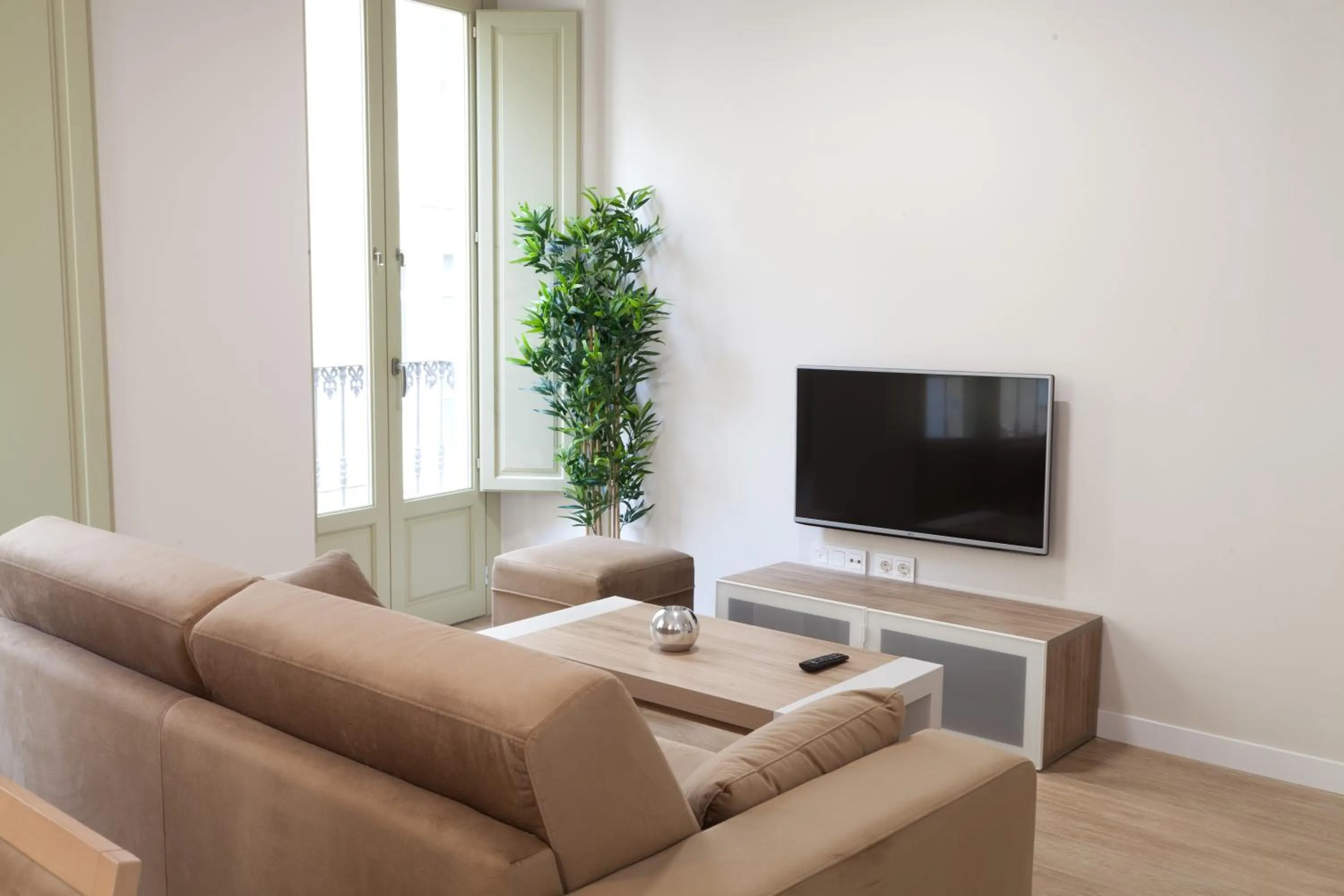 TV and multimedia in Apartamentos Pinar Malaga Centro