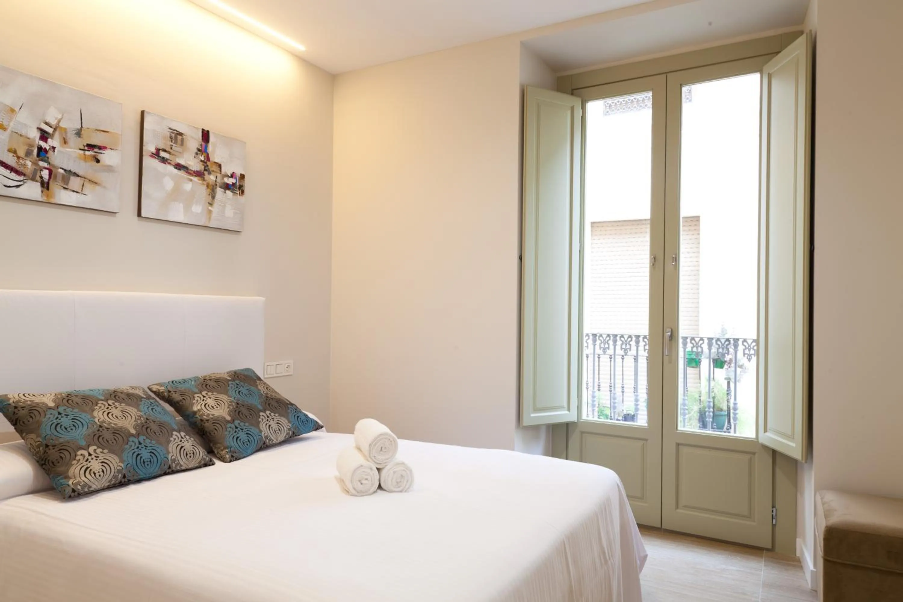 Bedroom, Bed in Apartamentos Pinar Malaga Centro