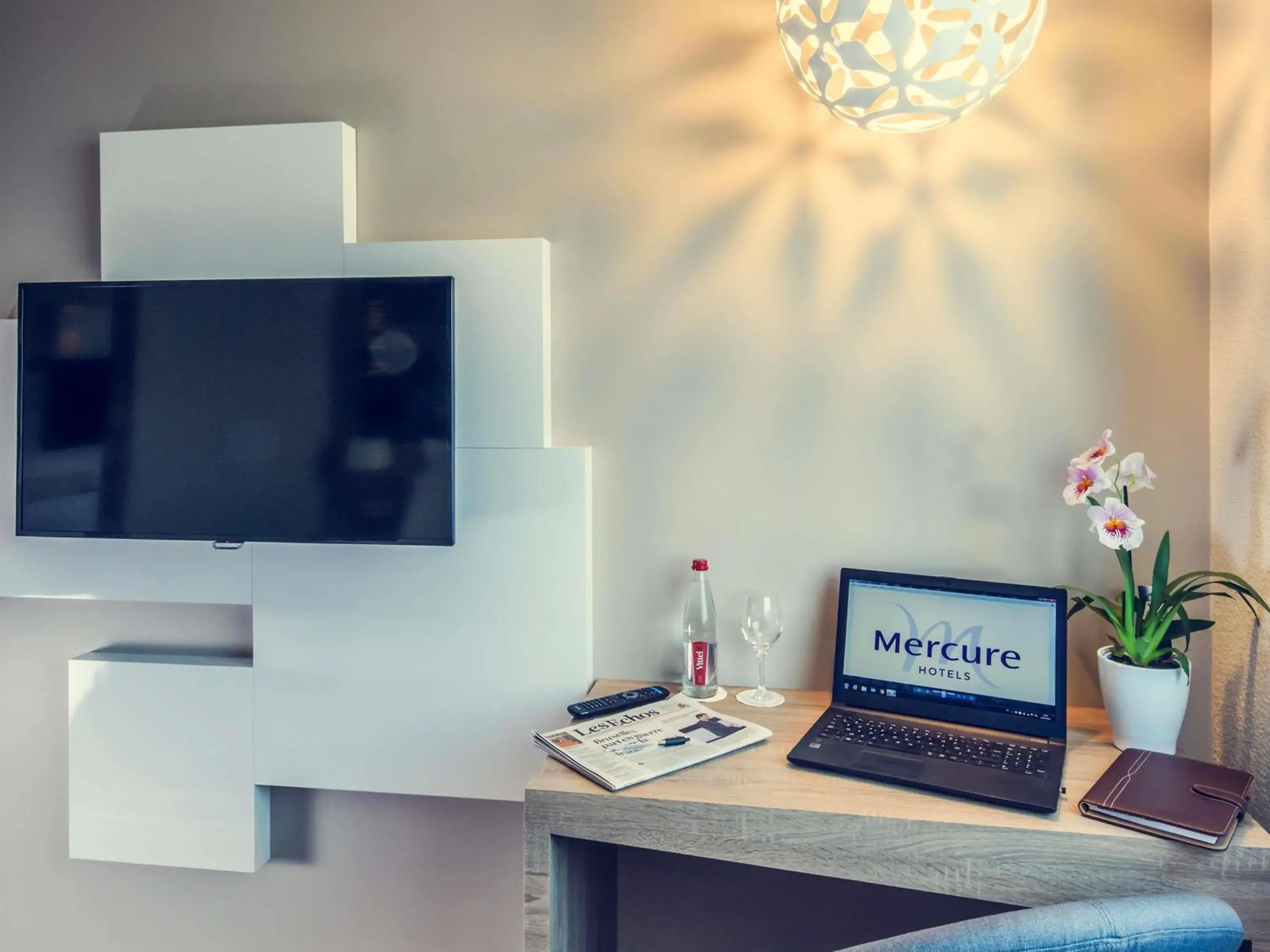 Classic Family Room with Double Bed and Bunk Beds in Mercure Poitiers Site du Futuroscope Classic Family Room with Double Bed and Bunk Beds in Mercure Poitiers Site du Futuroscope