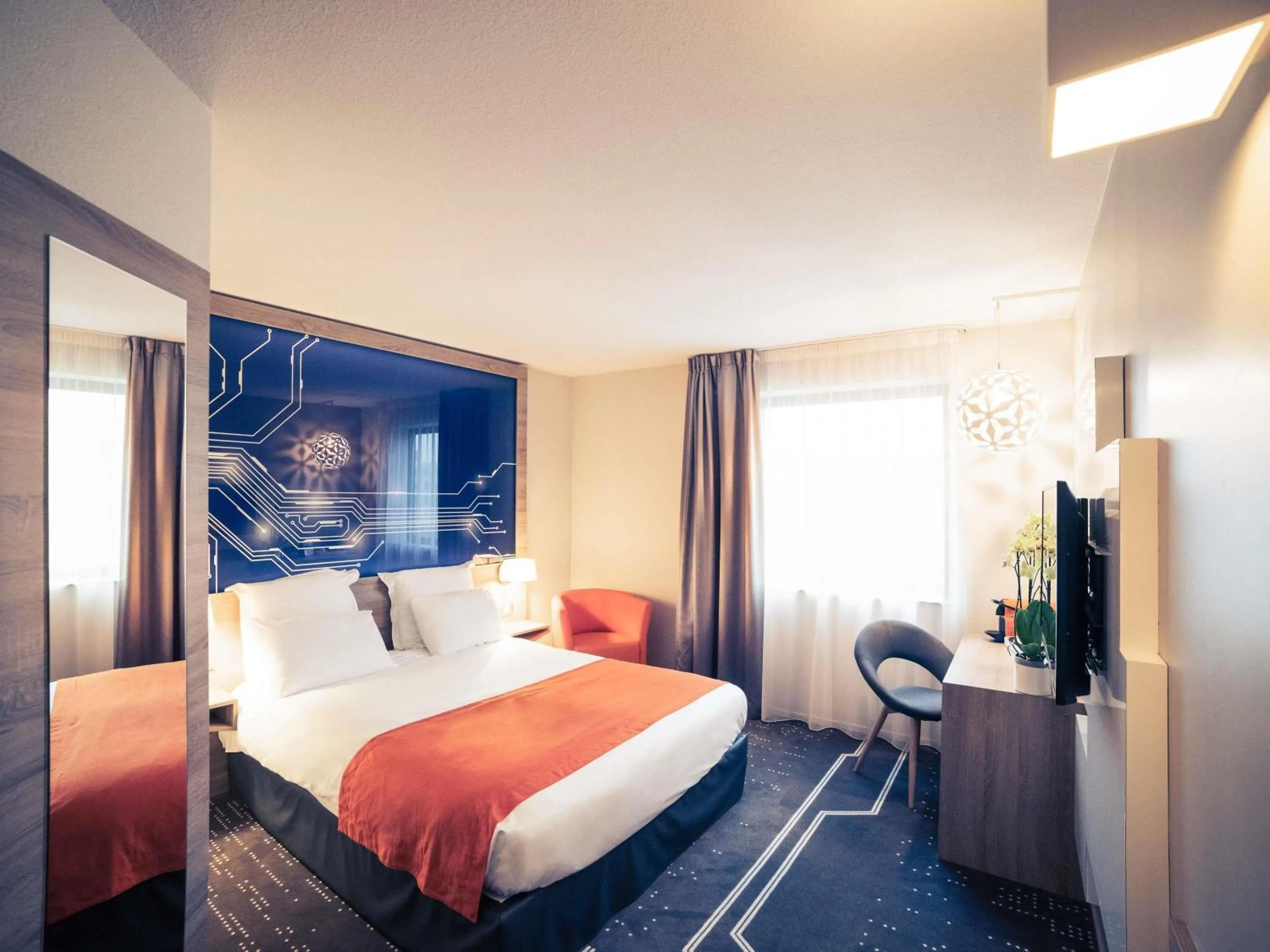 Bedroom, Bed in Mercure Poitiers Site du Futuroscope