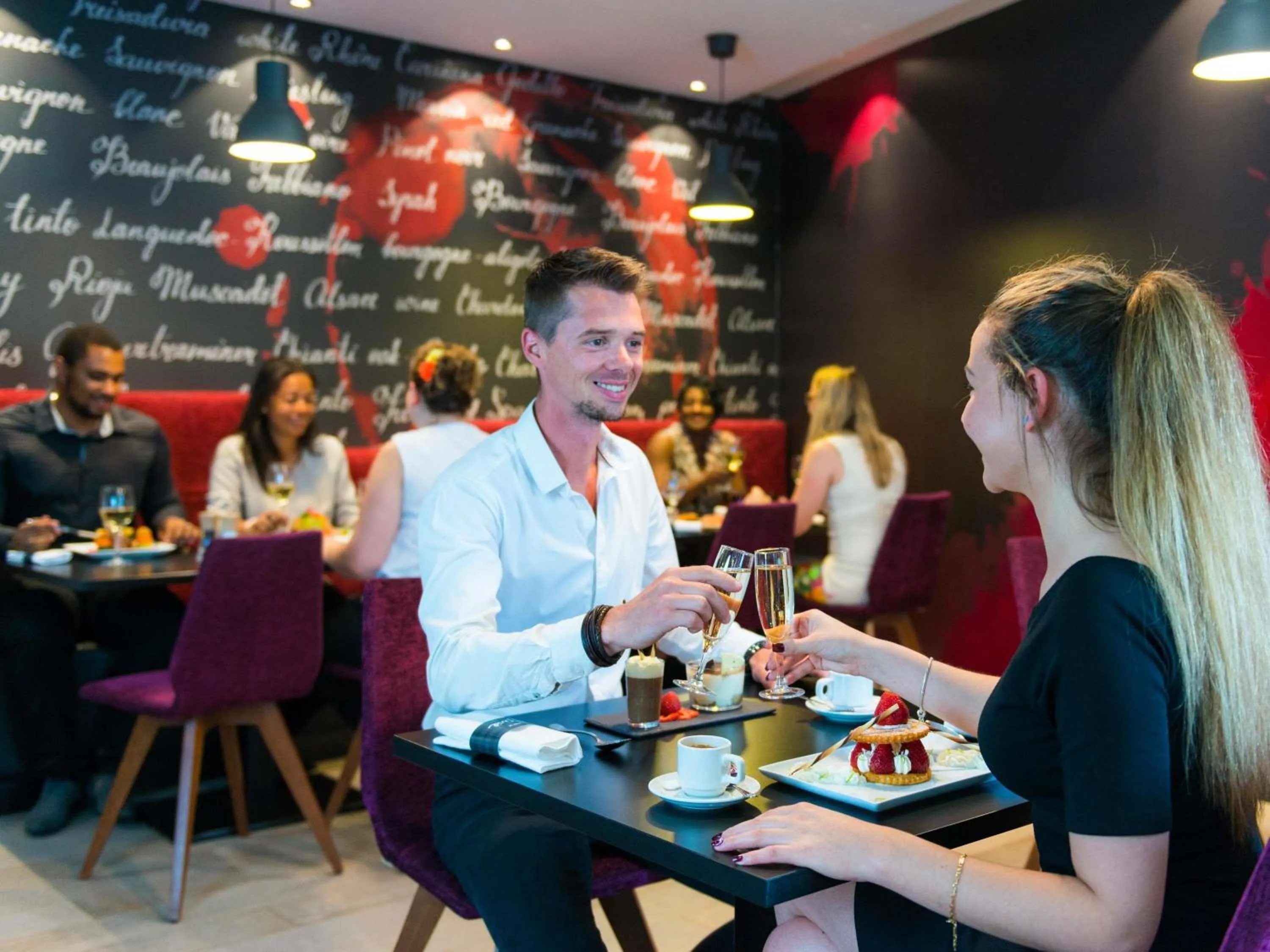 Restaurant/places to eat in Mercure Poitiers Site du Futuroscope