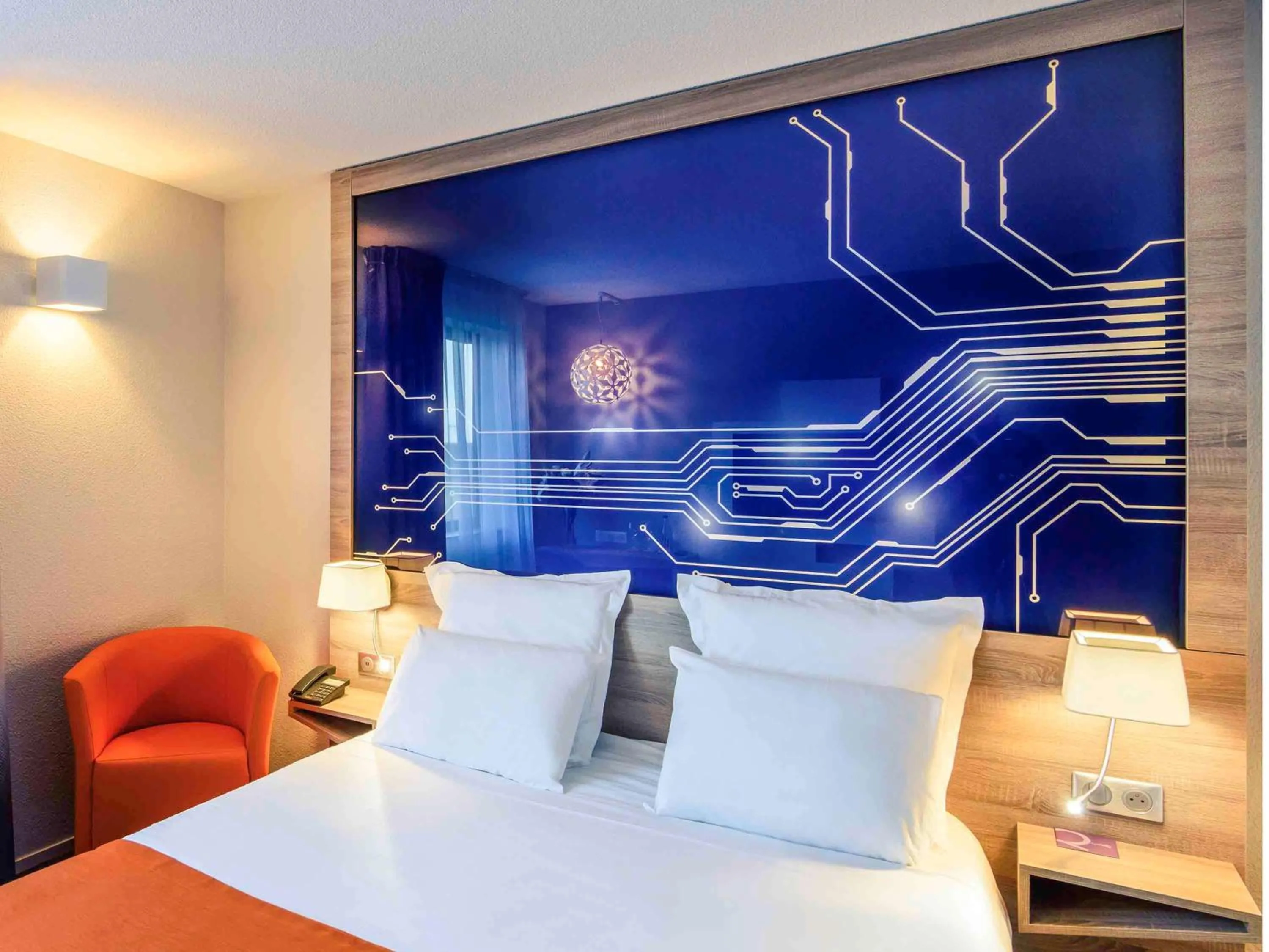 Property building, Bed in Mercure Poitiers Site du Futuroscope