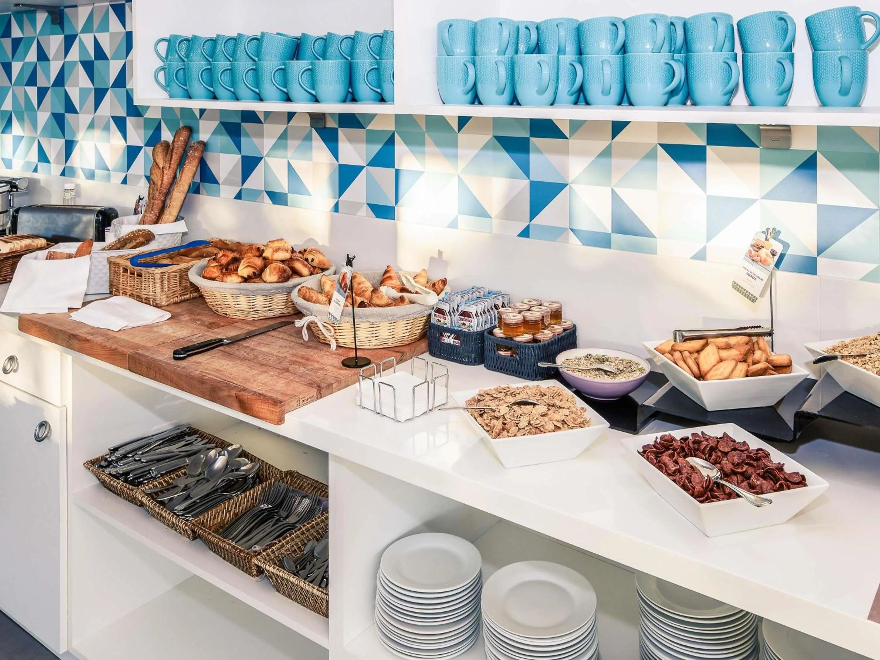 Breakfast in Mercure Poitiers Site du Futuroscope