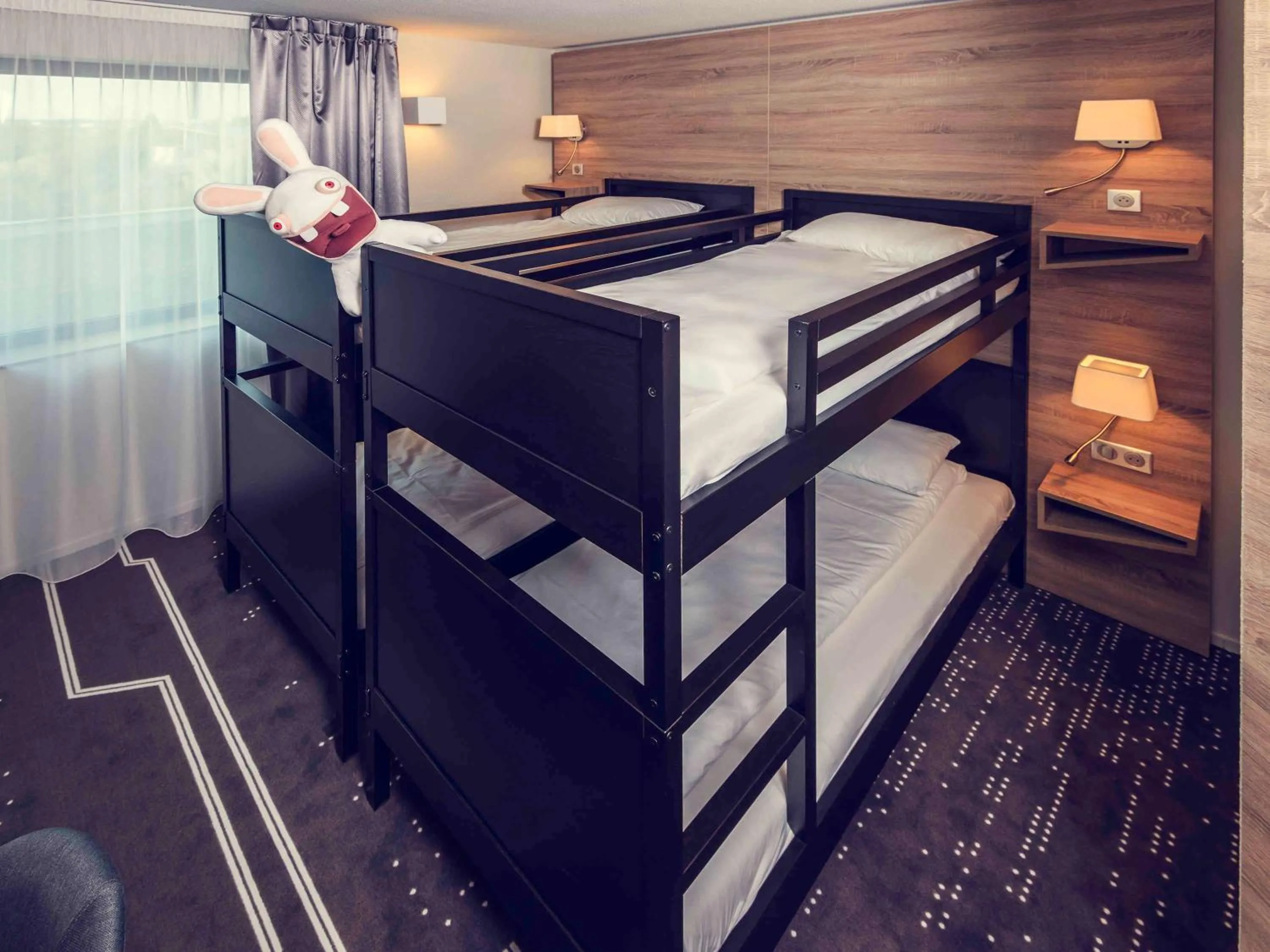 Photo of the whole room, Bed in Mercure Poitiers Site du Futuroscope