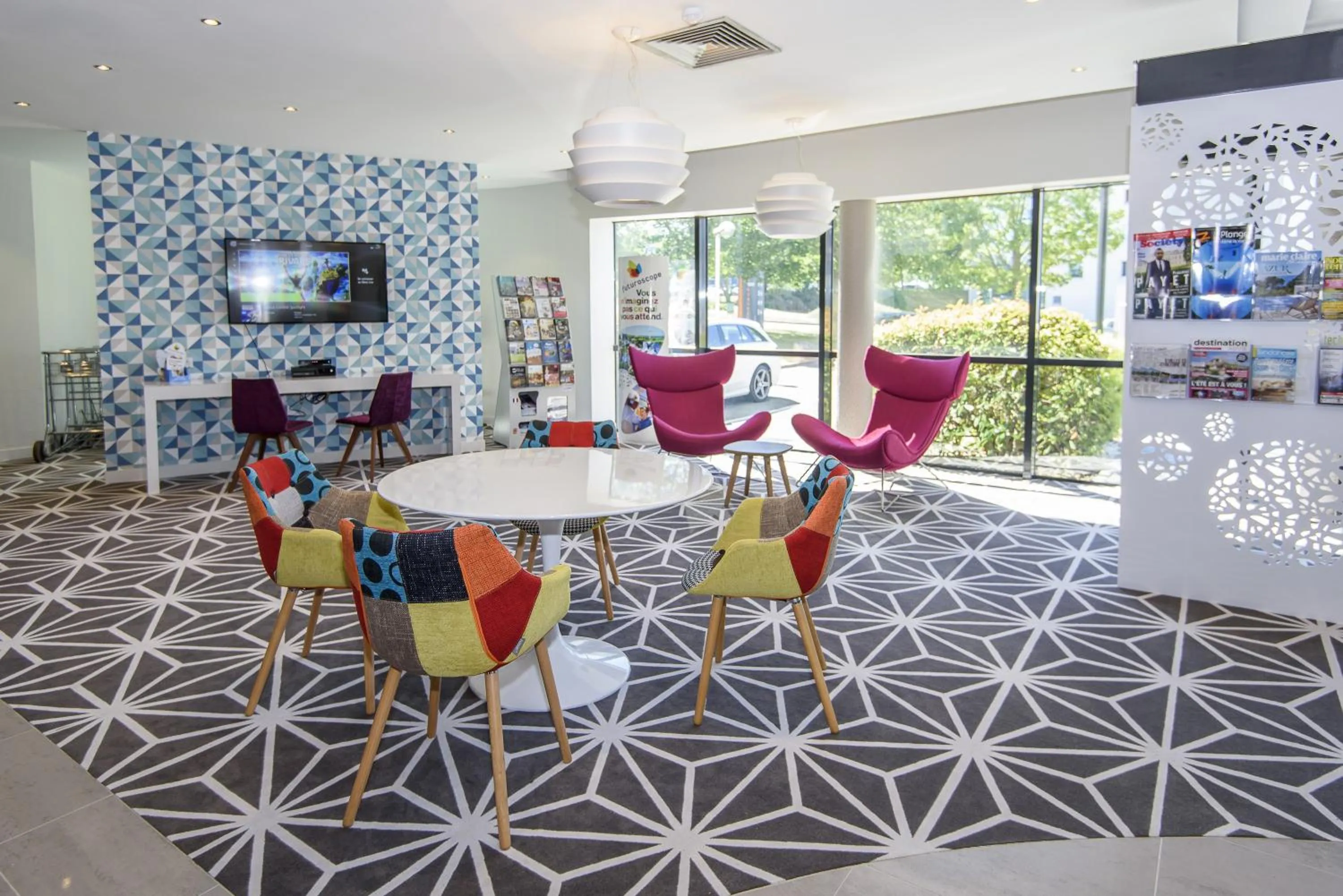 Lounge or bar in Mercure Poitiers Site du Futuroscope