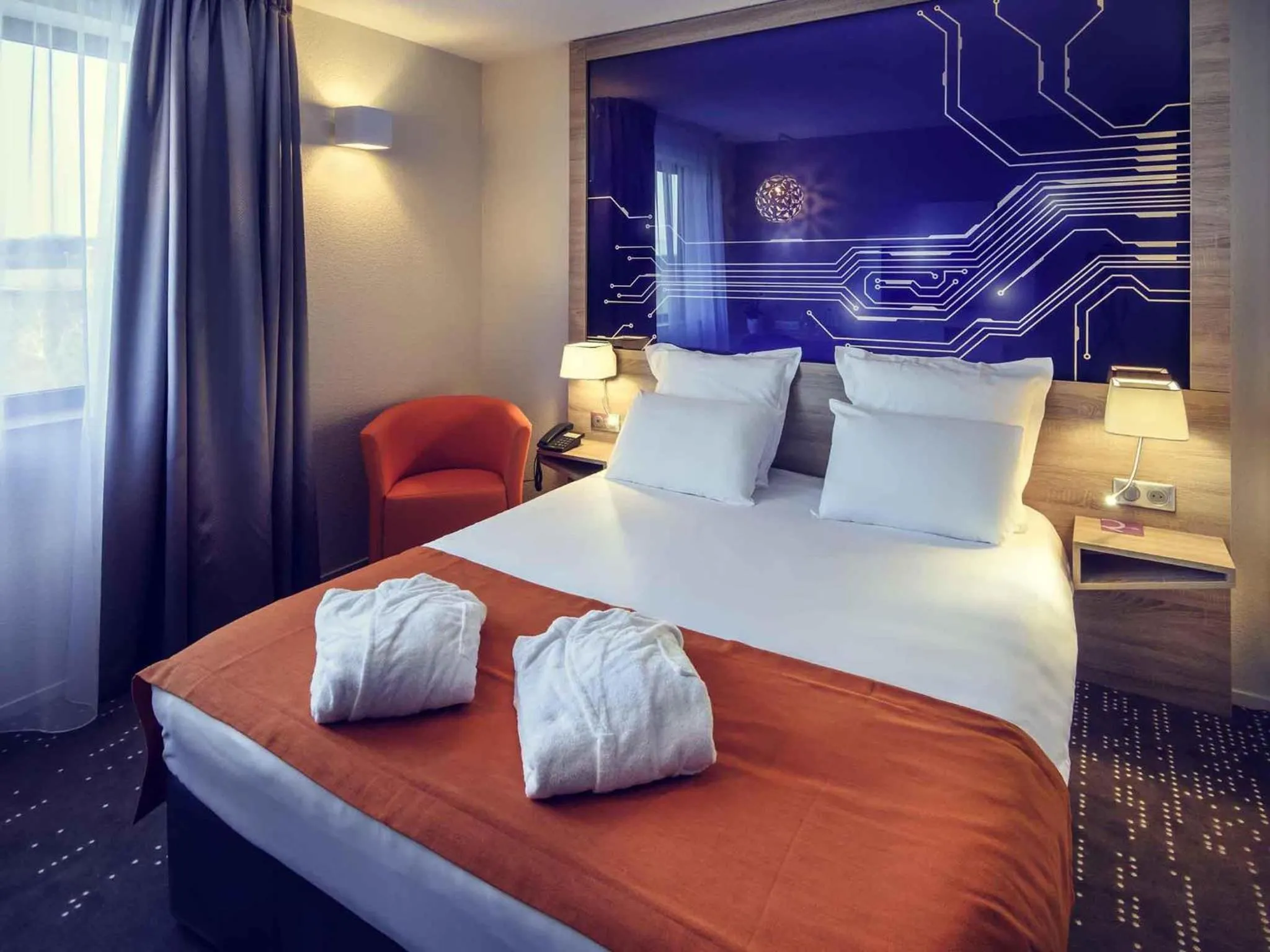 Bedroom, Bed in Mercure Poitiers Site du Futuroscope