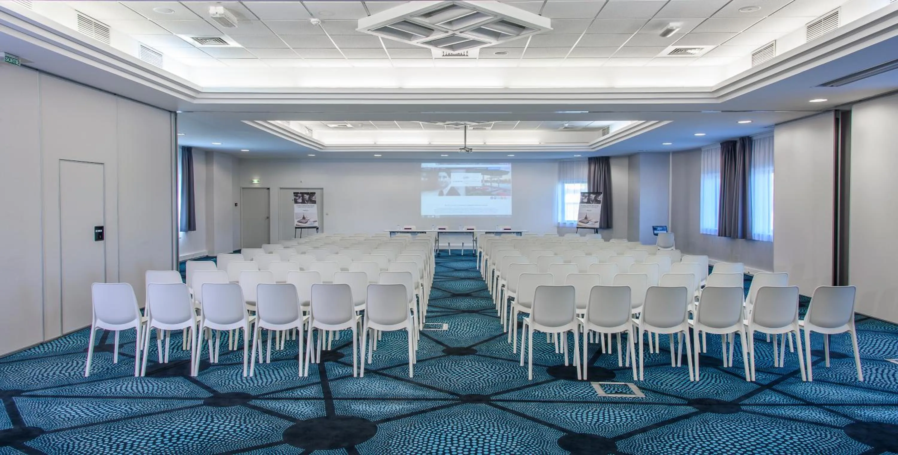 Meeting/conference room in Mercure Poitiers Site du Futuroscope