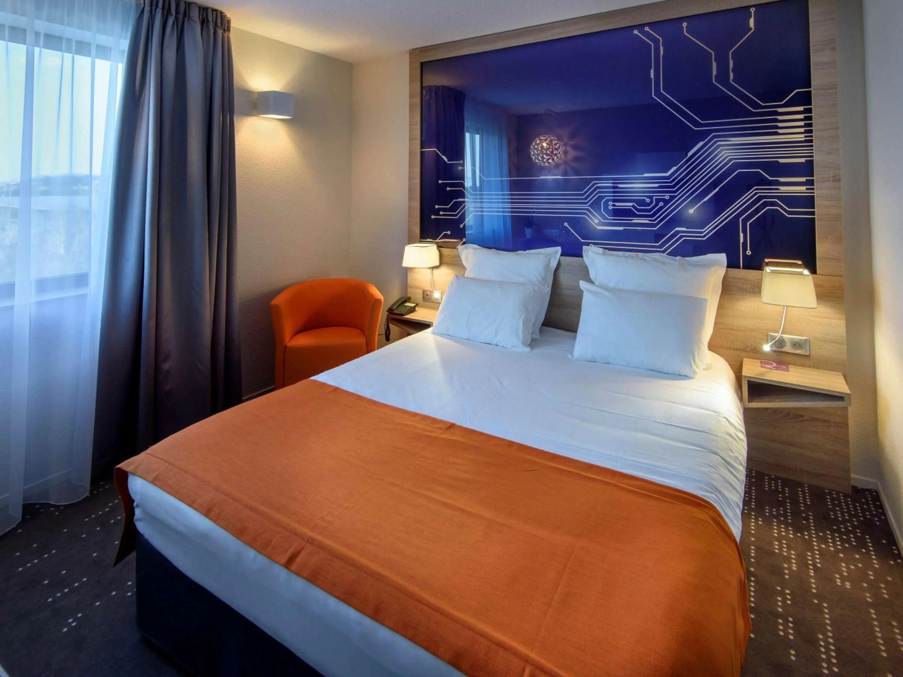 Photo of the whole room, Bed in Mercure Poitiers Site du Futuroscope