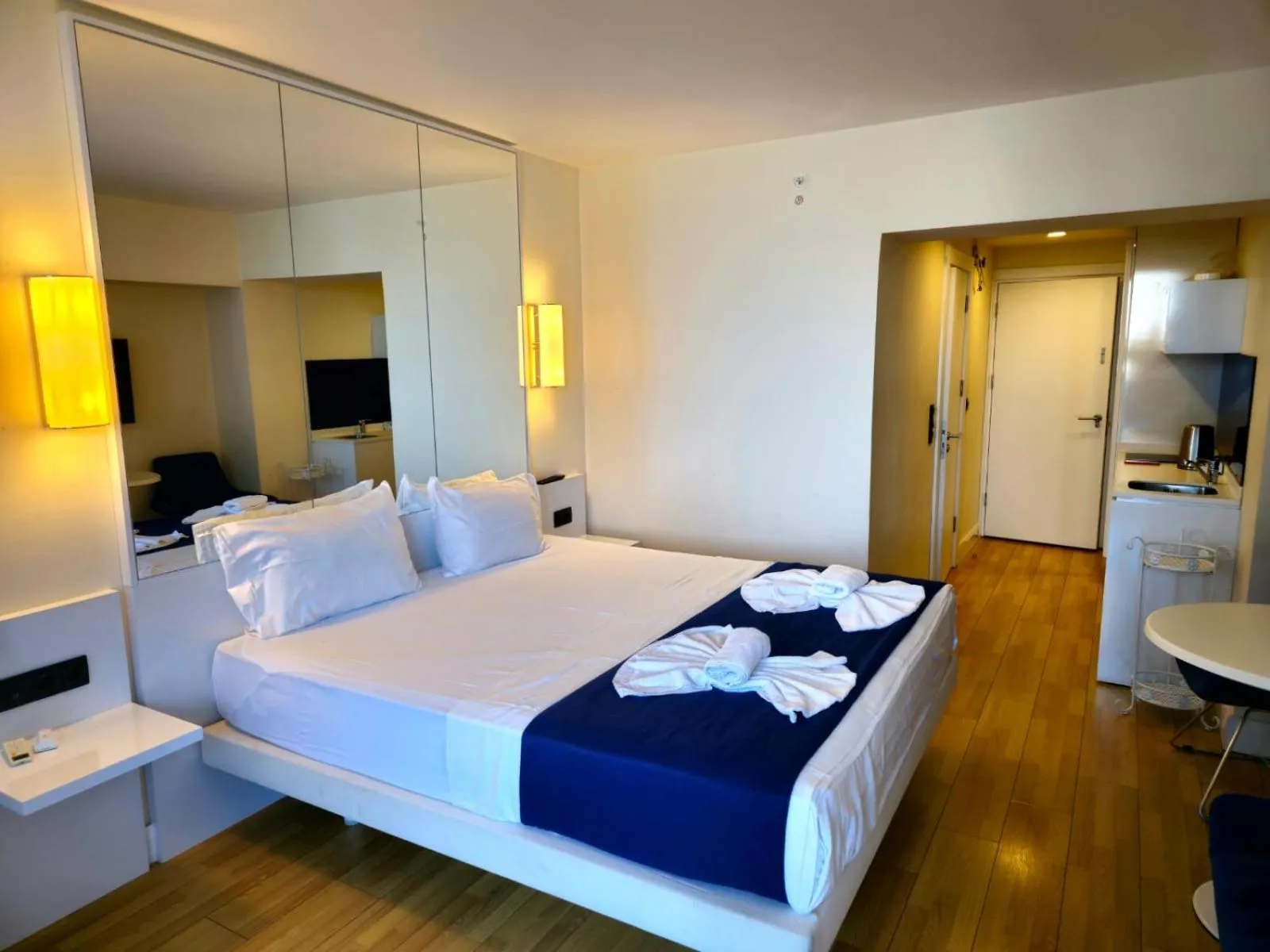 Bed in Hotel Orbi city