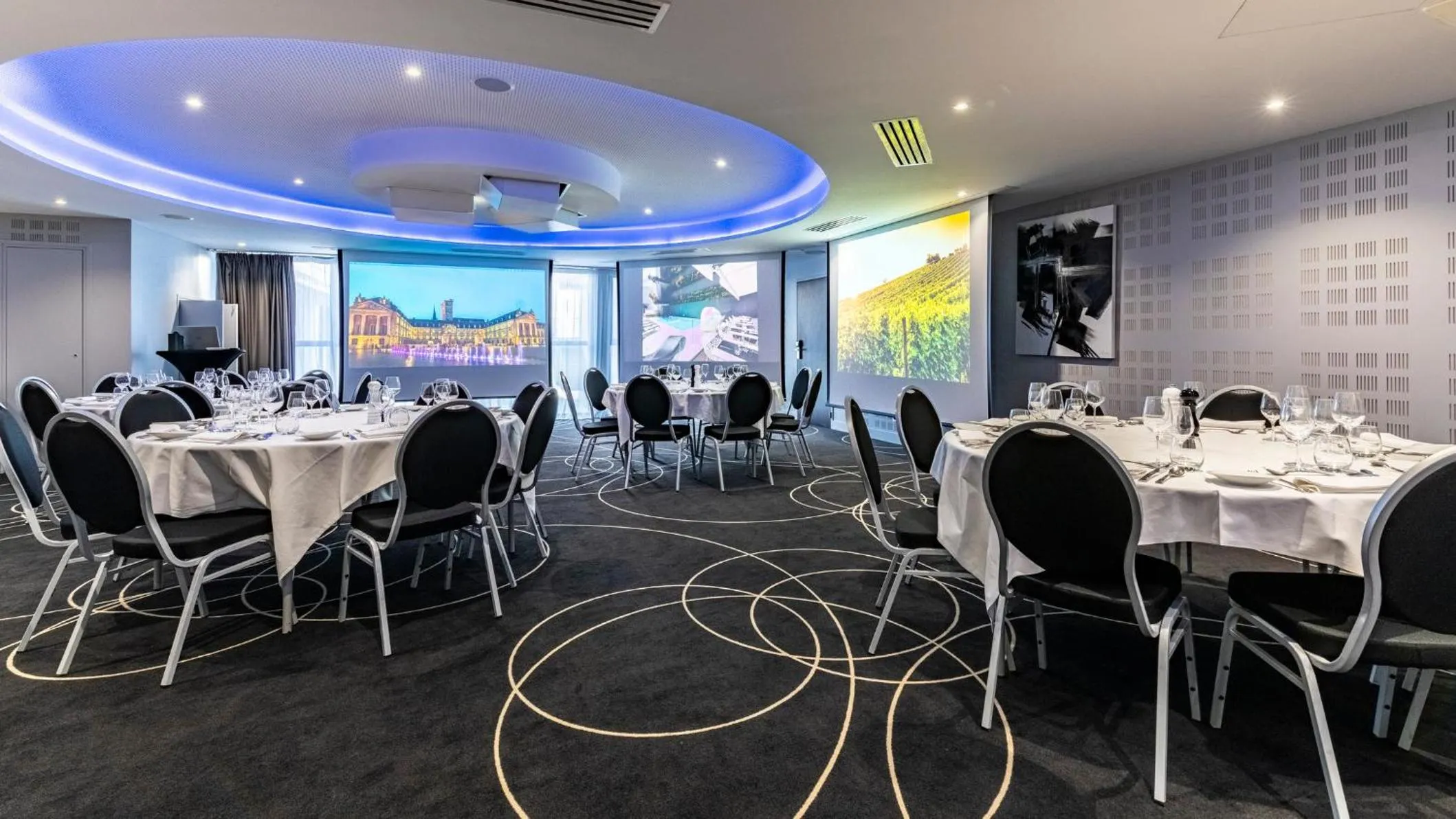 Meeting/conference room in Holiday Inn Dijon Toison D'or by IHG