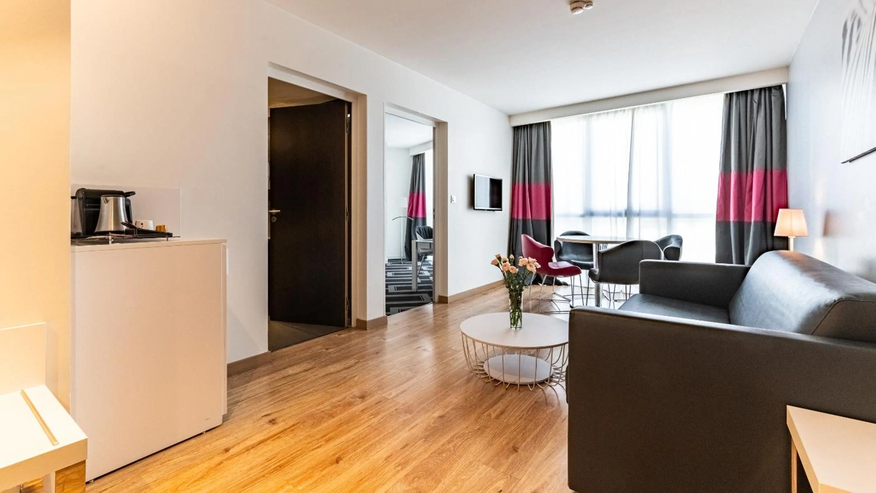 Living room in Holiday Inn Dijon Toison D'or by IHG