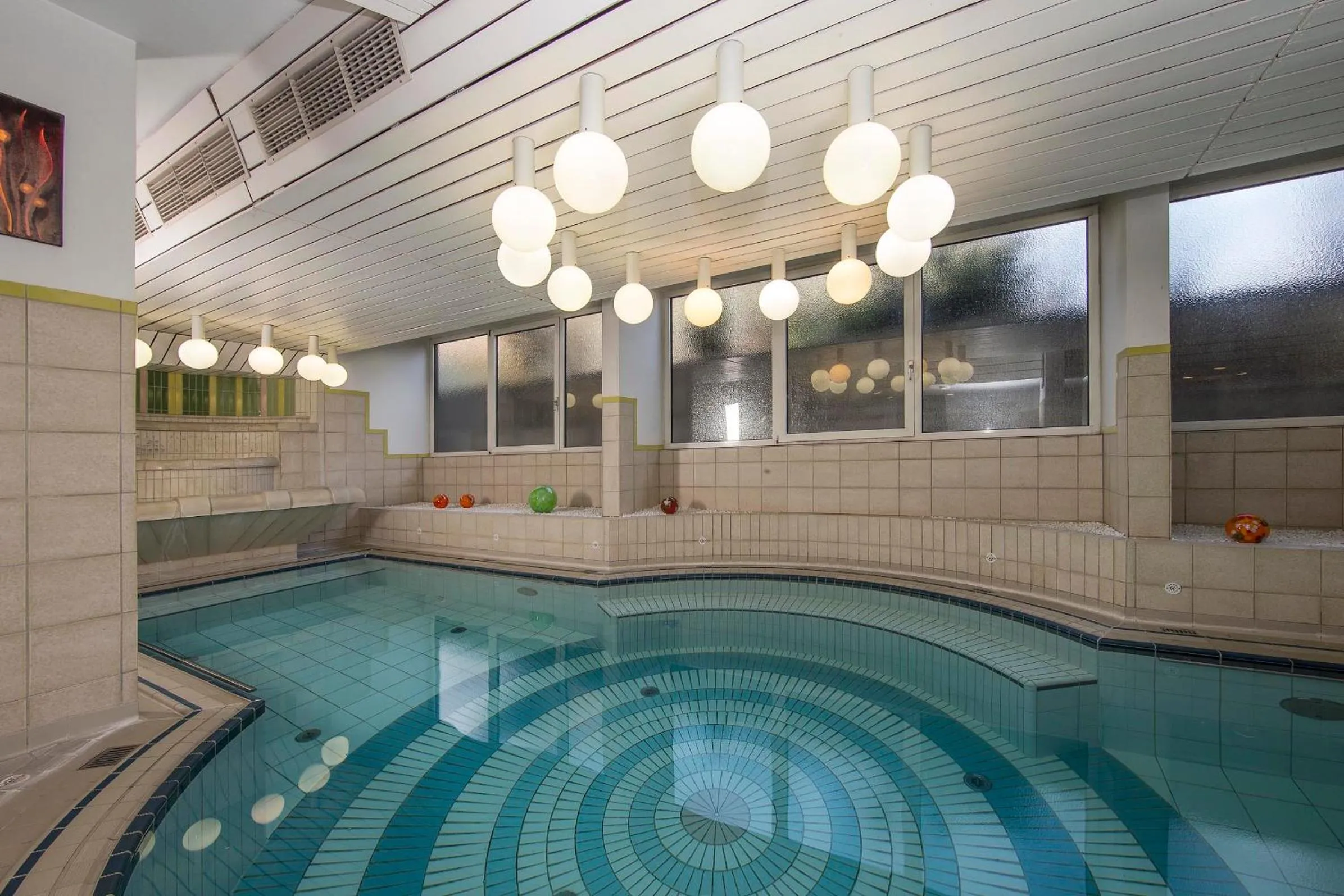 Swimming pool in Kurhotel Unter den Linden