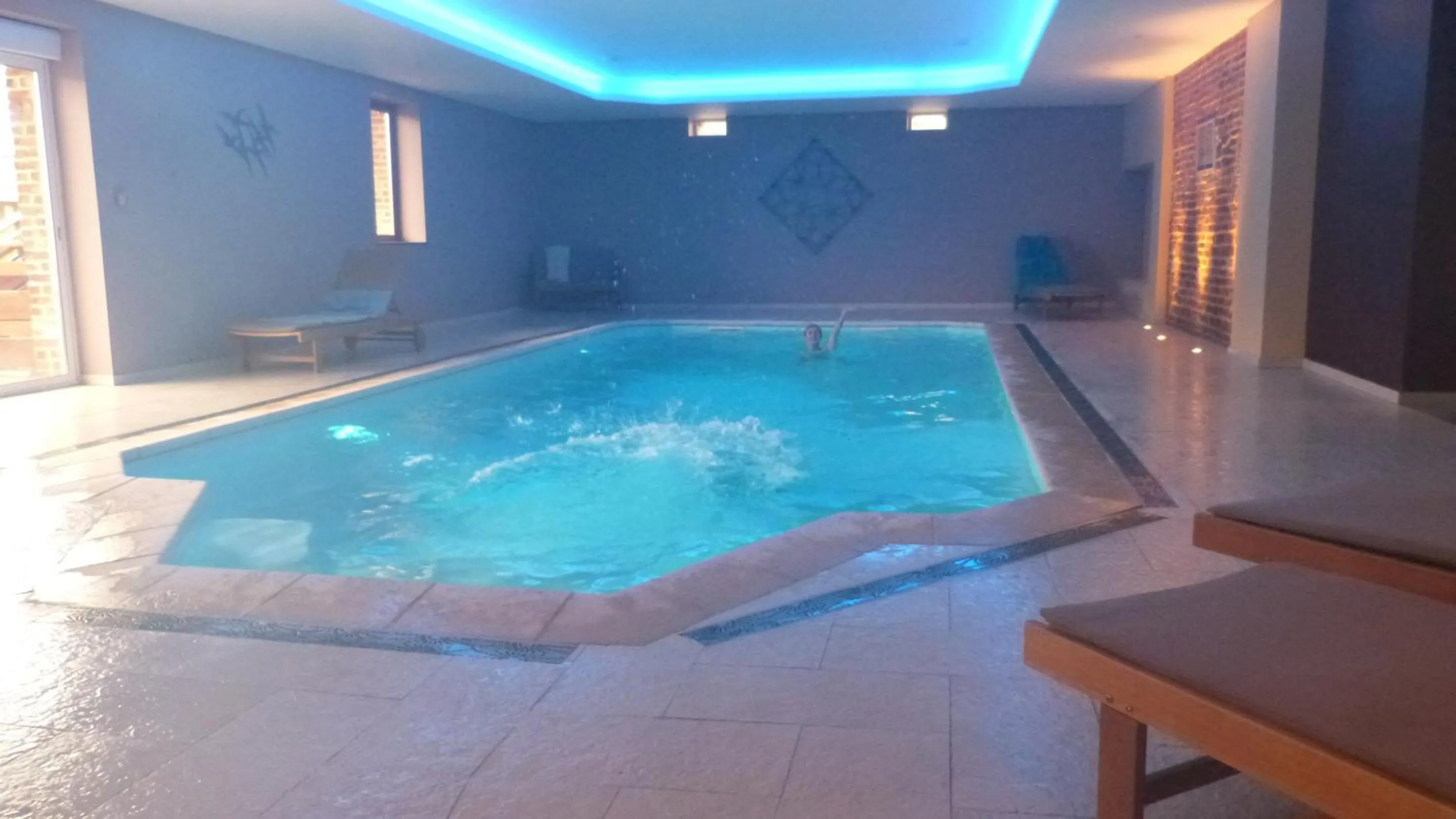 Swimming pool in Les Lavandières de Fontaine