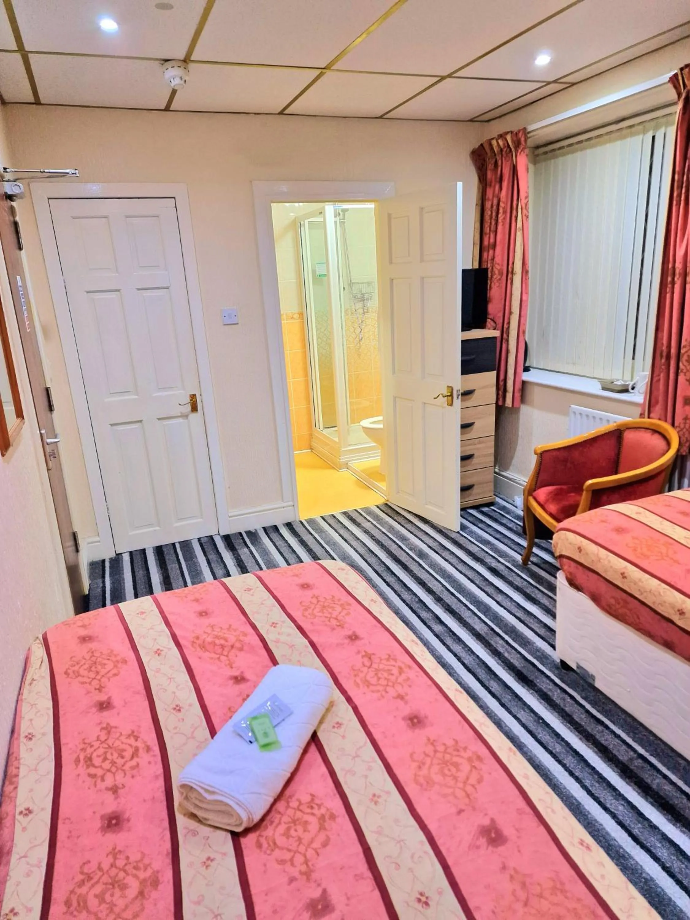 Bedroom, Bed in The Albany hotel