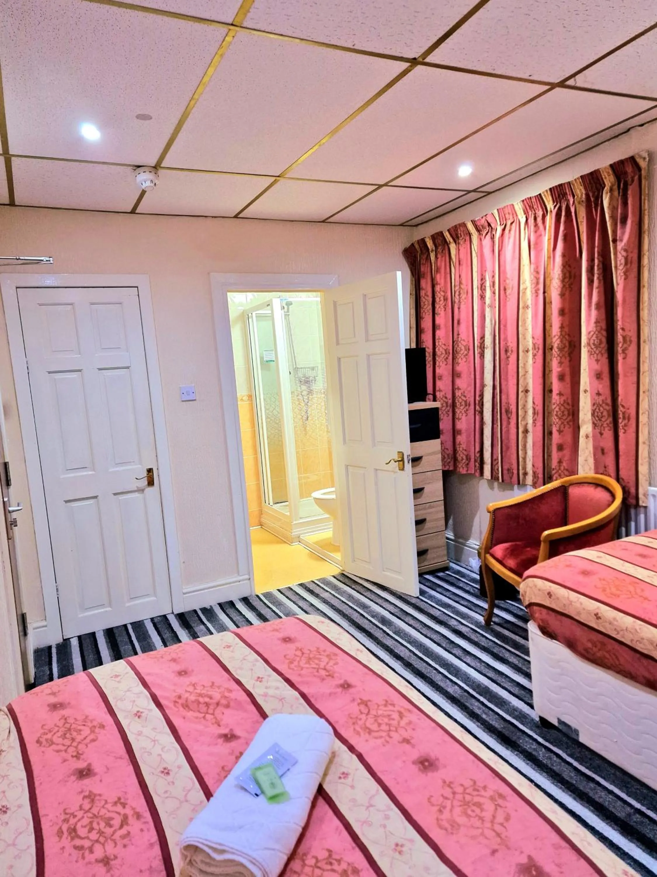 Bedroom, Bed in The Albany hotel