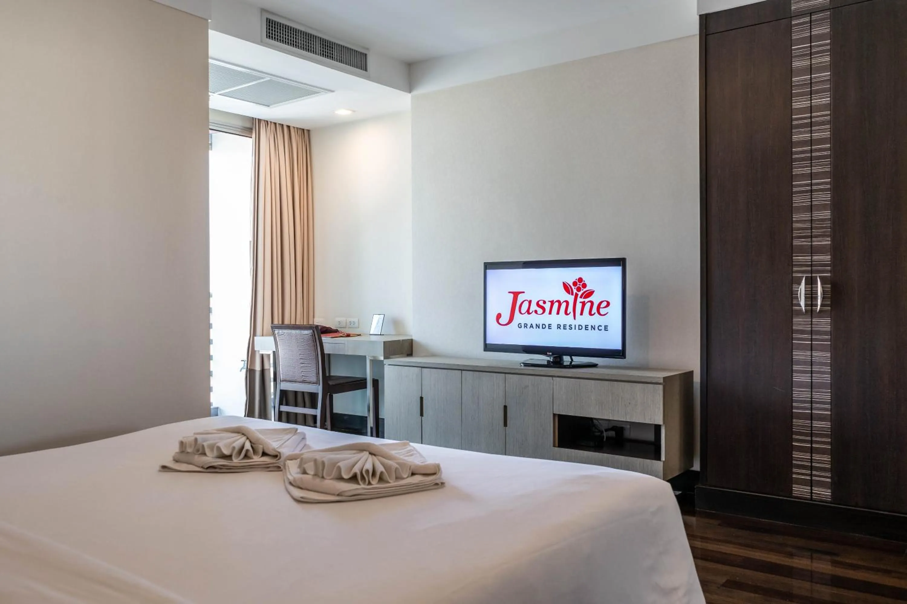 Bed in Jasmine Grande Residence