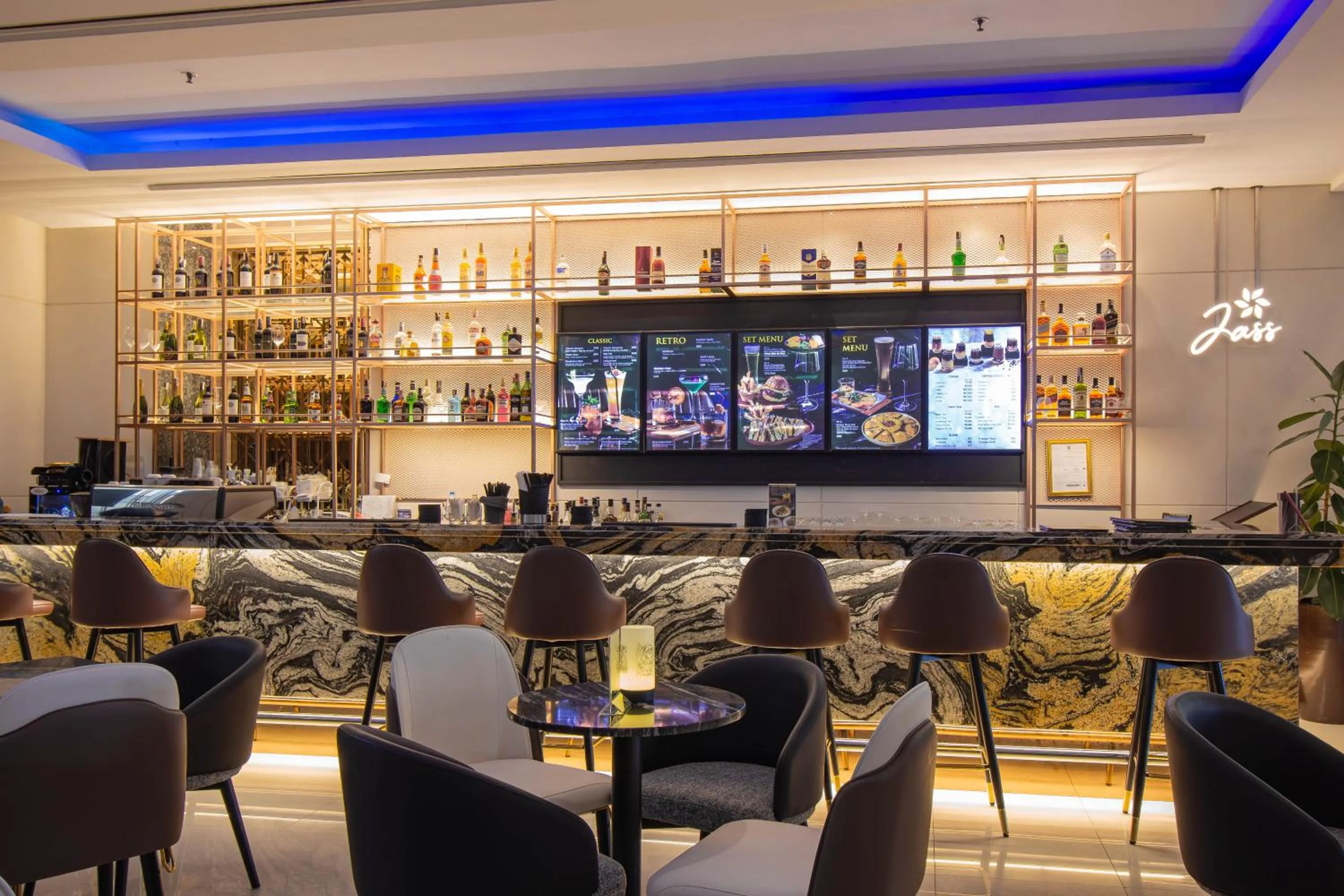 Restaurant/places to eat in Jasmine Grande Residence