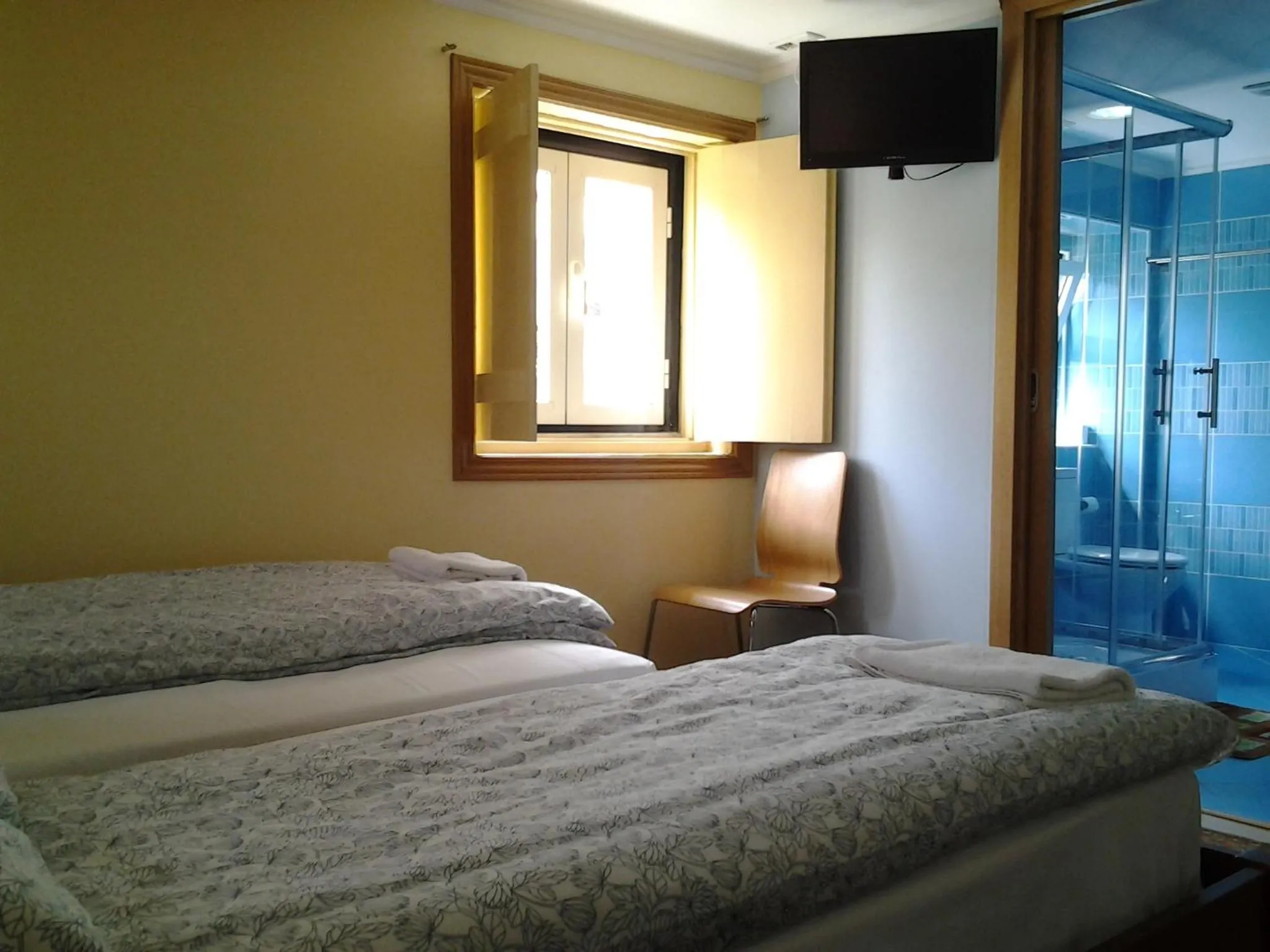 Bedroom, Bed in Baixa GuestHouse