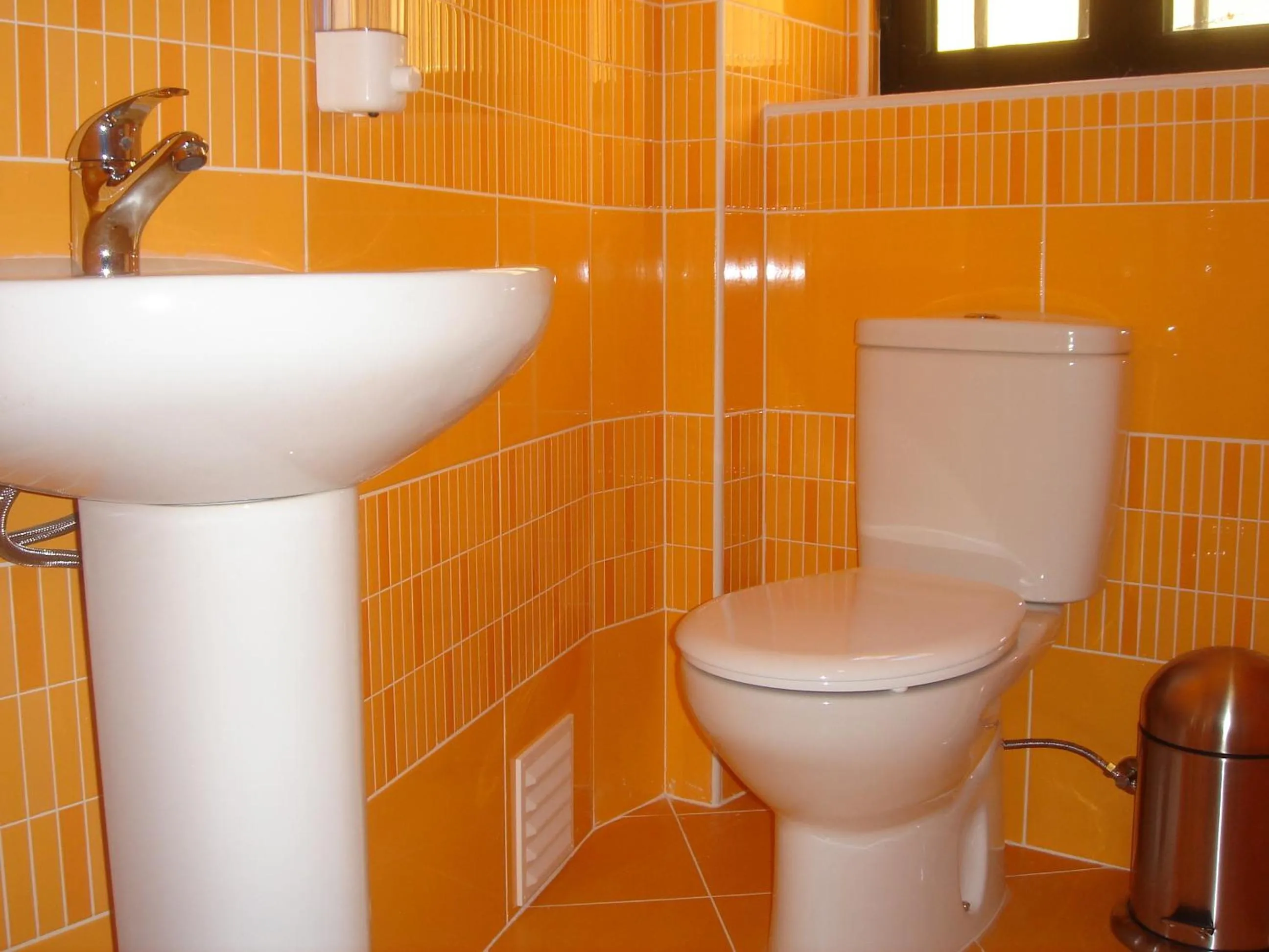 Bathroom in Baixa GuestHouse