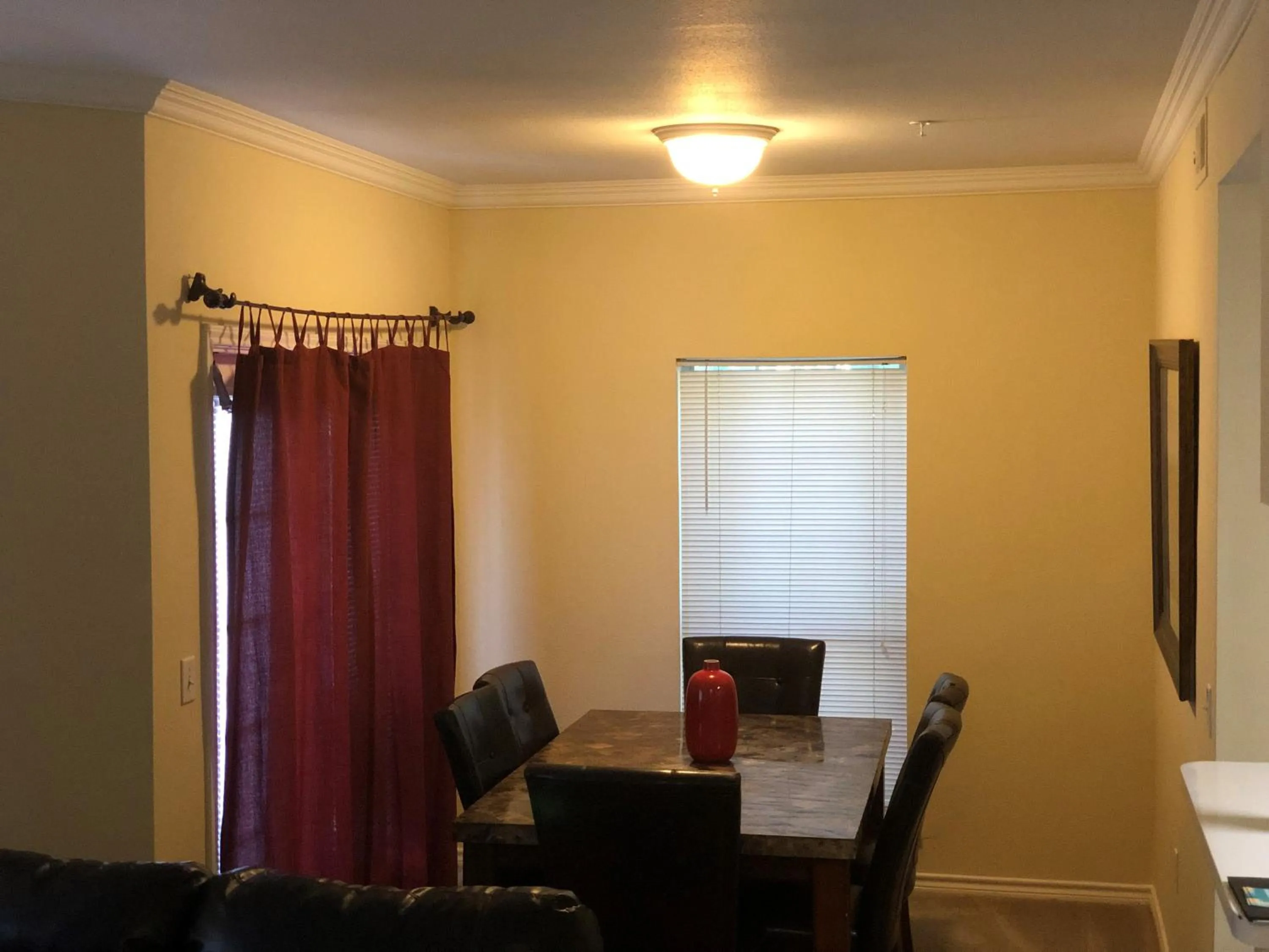 Dining area in The Reside Fully Furnished Condos - Medical Stays Welcome