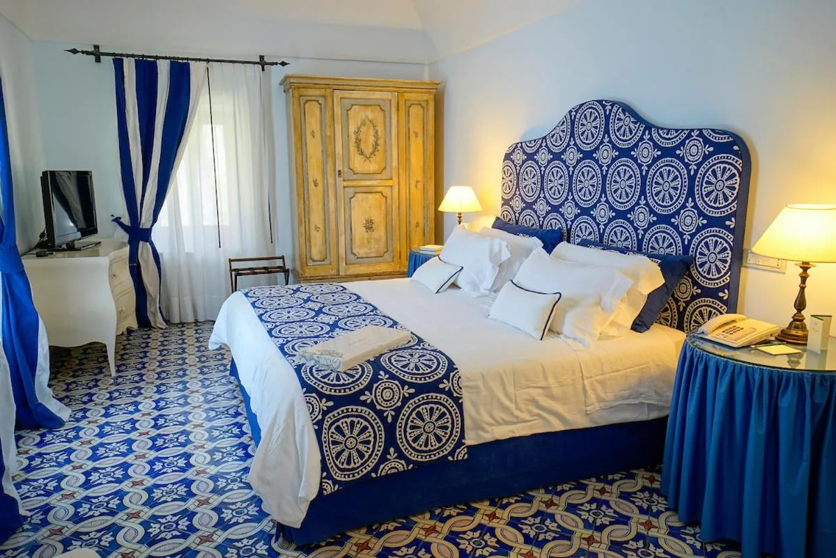 Bed in Hotel Villa Cimbrone