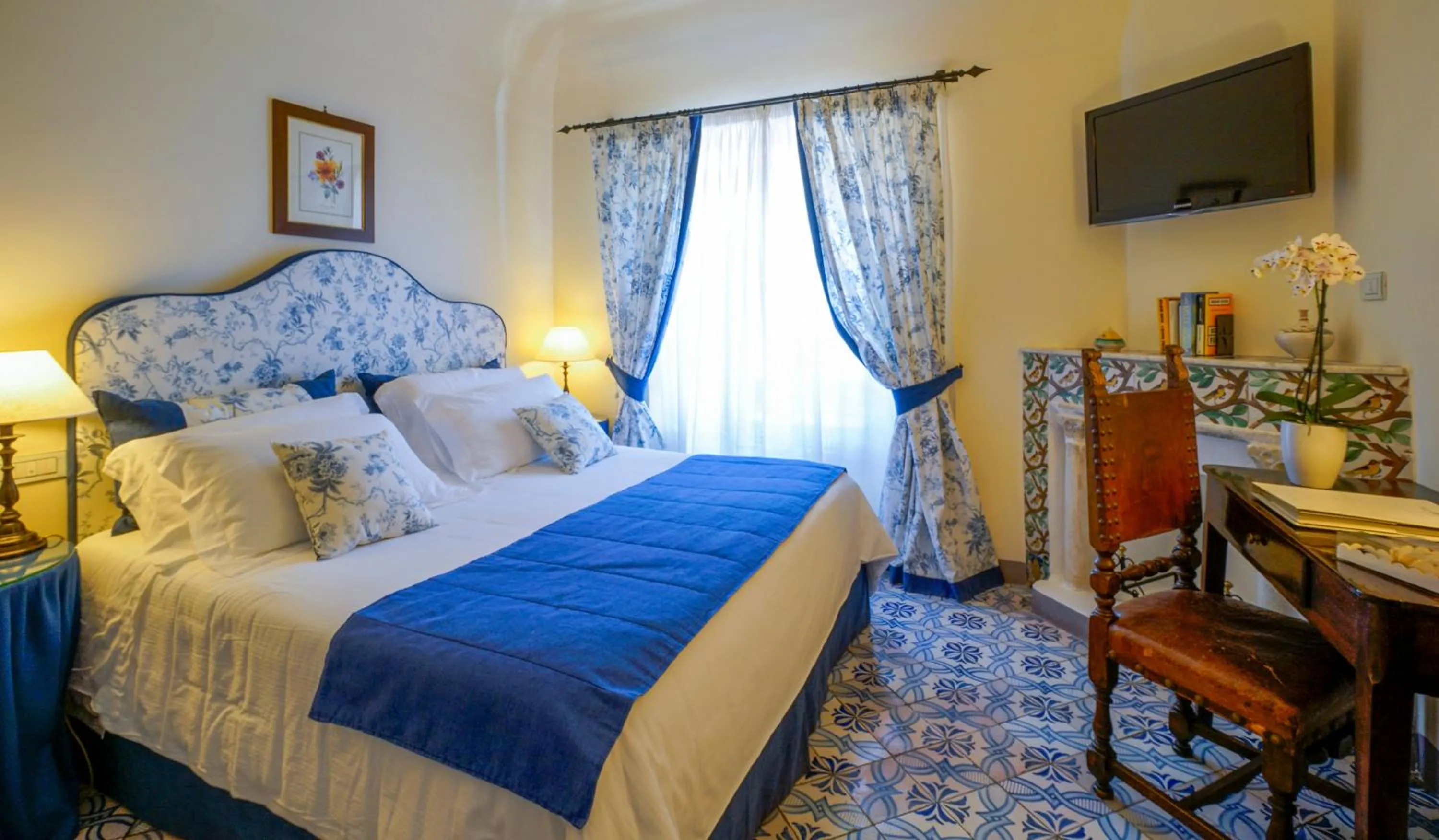 Bed in Hotel Villa Cimbrone