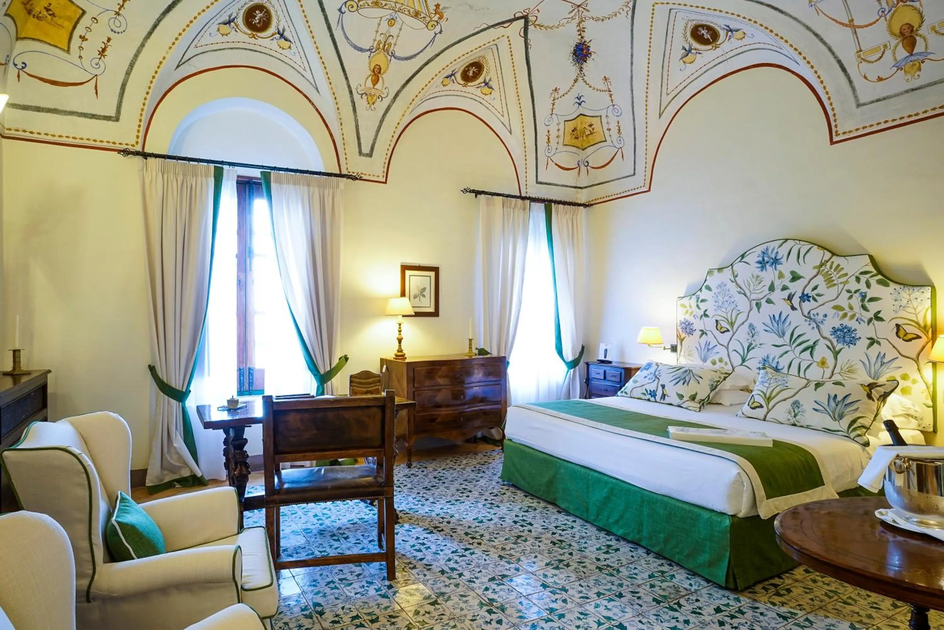Photo of the whole room, Bed in Hotel Villa Cimbrone