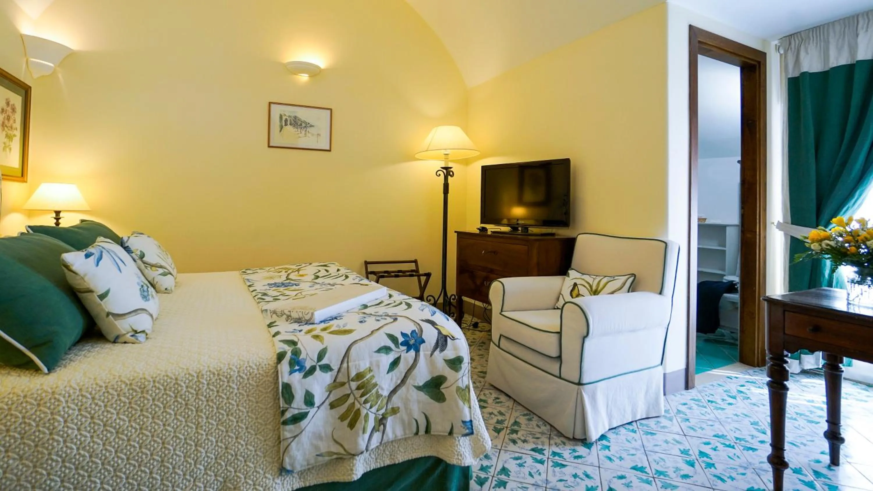 Bed in Hotel Villa Cimbrone