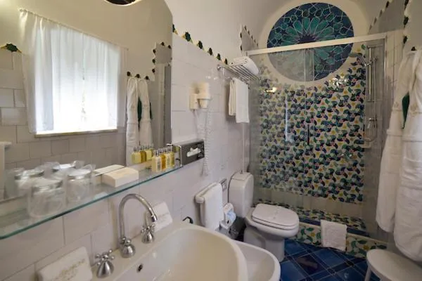 Shower in Hotel Villa Cimbrone