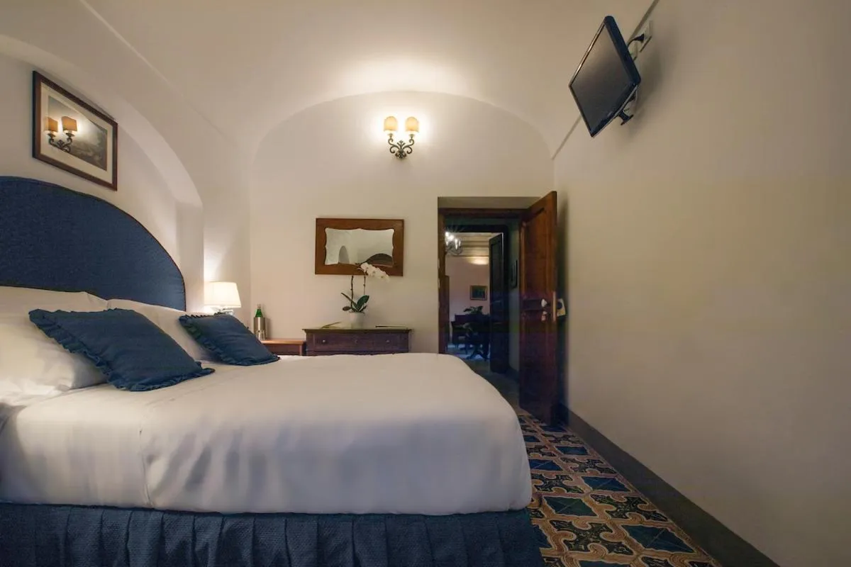 Photo of the whole room, Bed in Hotel Villa Cimbrone
