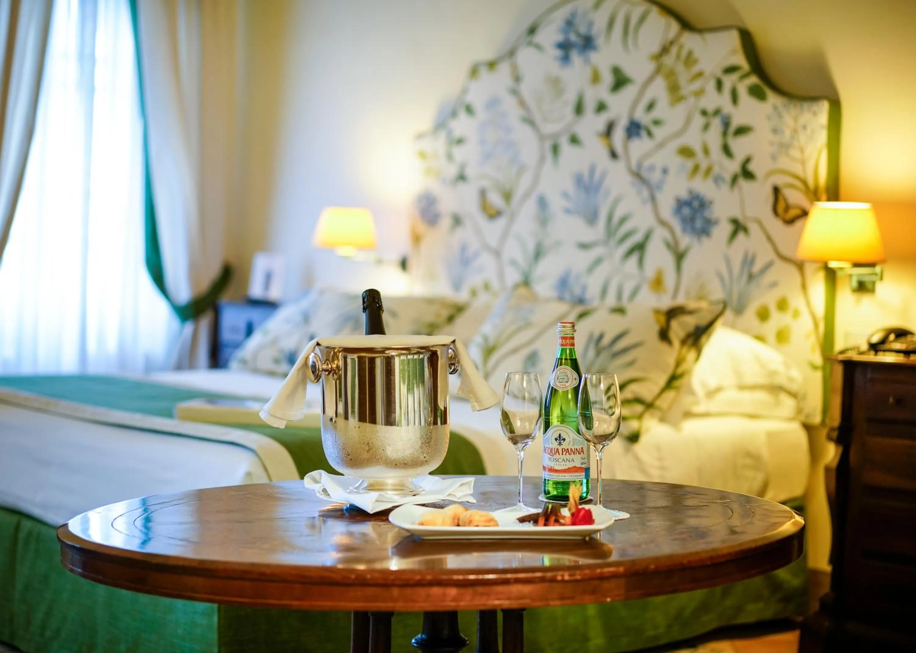 Photo of the whole room, Bed in Hotel Villa Cimbrone