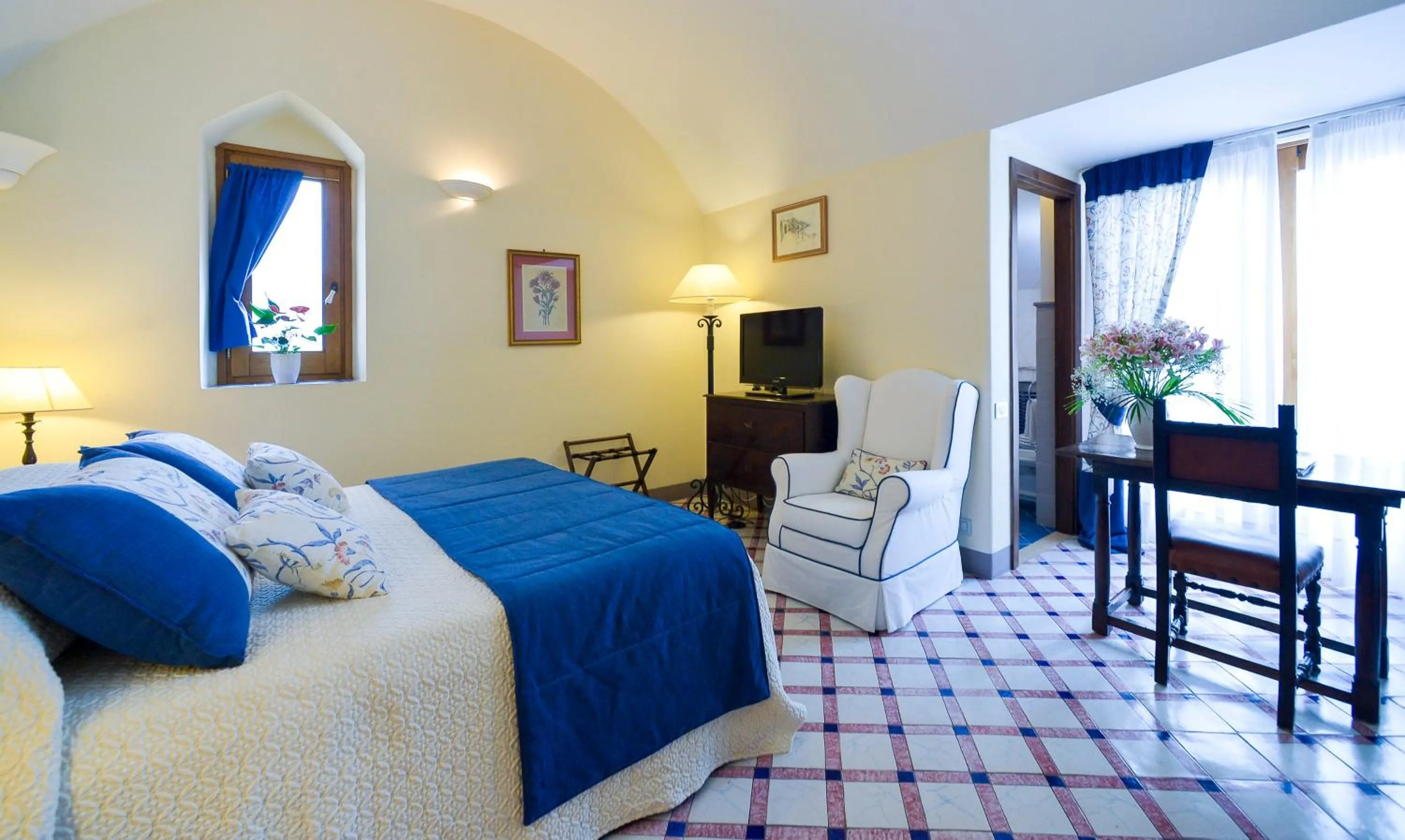 Photo of the whole room, Bed in Hotel Villa Cimbrone
