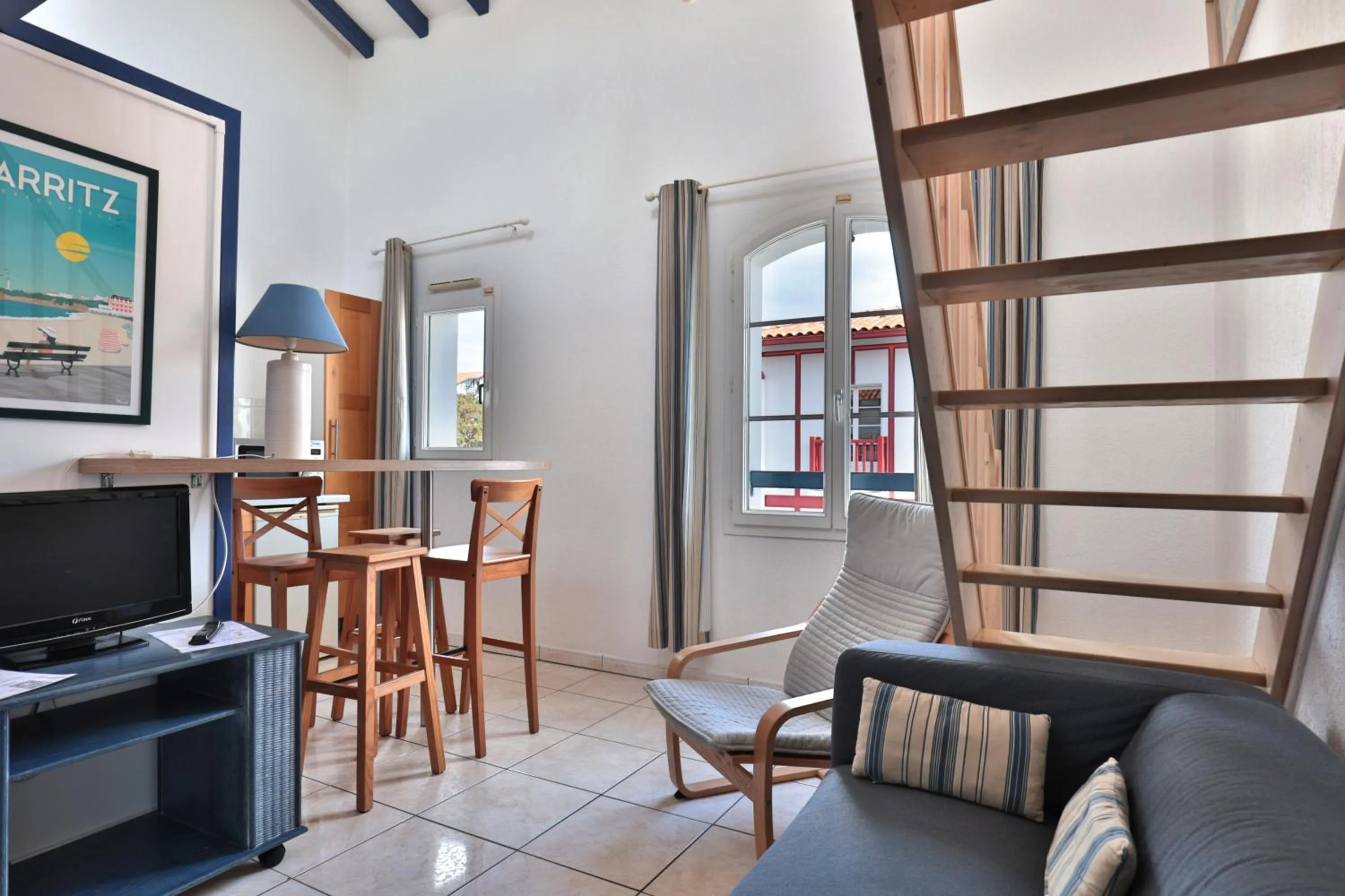 Communal lounge/ TV room in Hôtel & Appart-hôtel Olatua