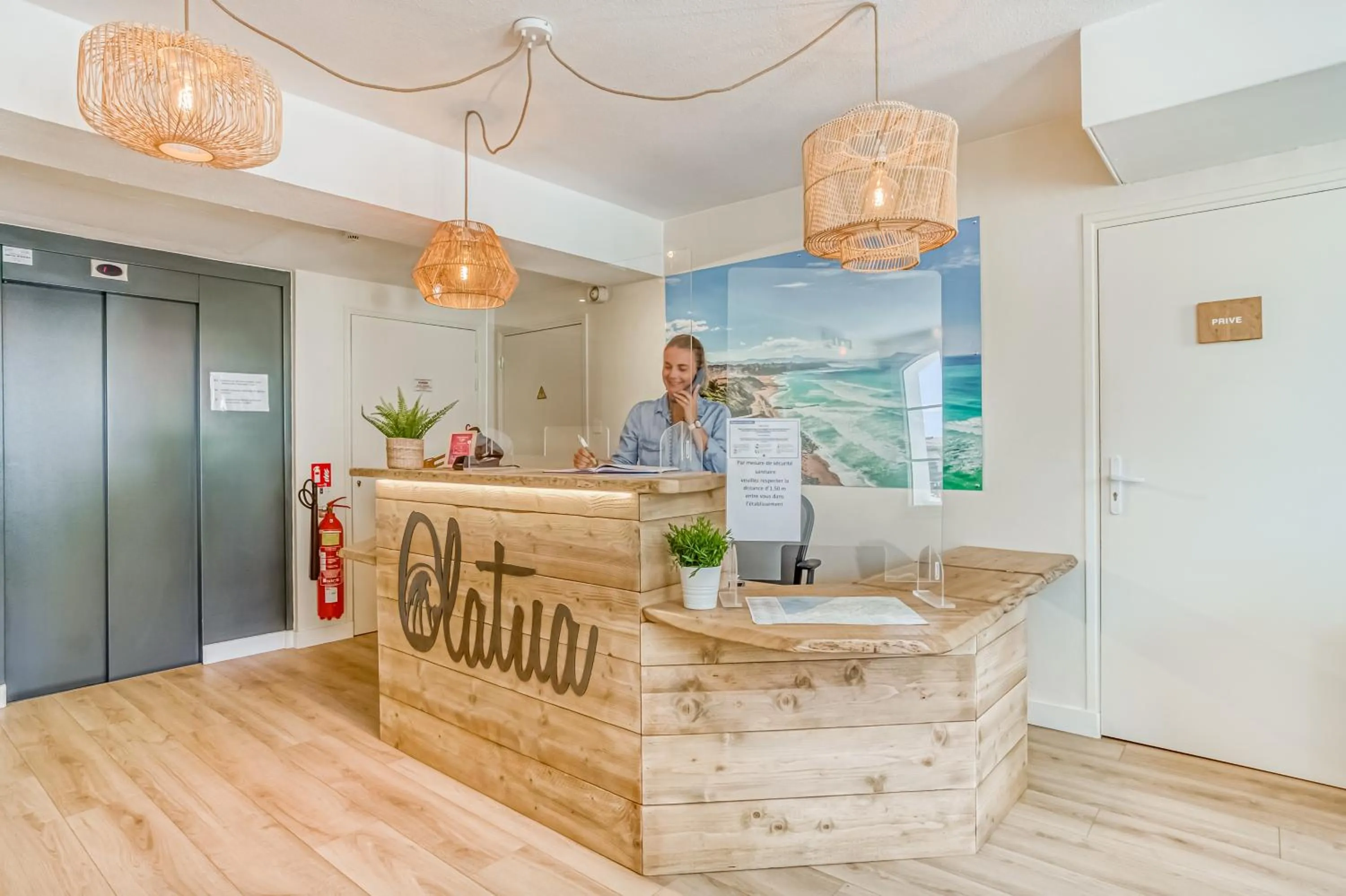 Lobby or reception in Hôtel & Appart-hôtel Olatua