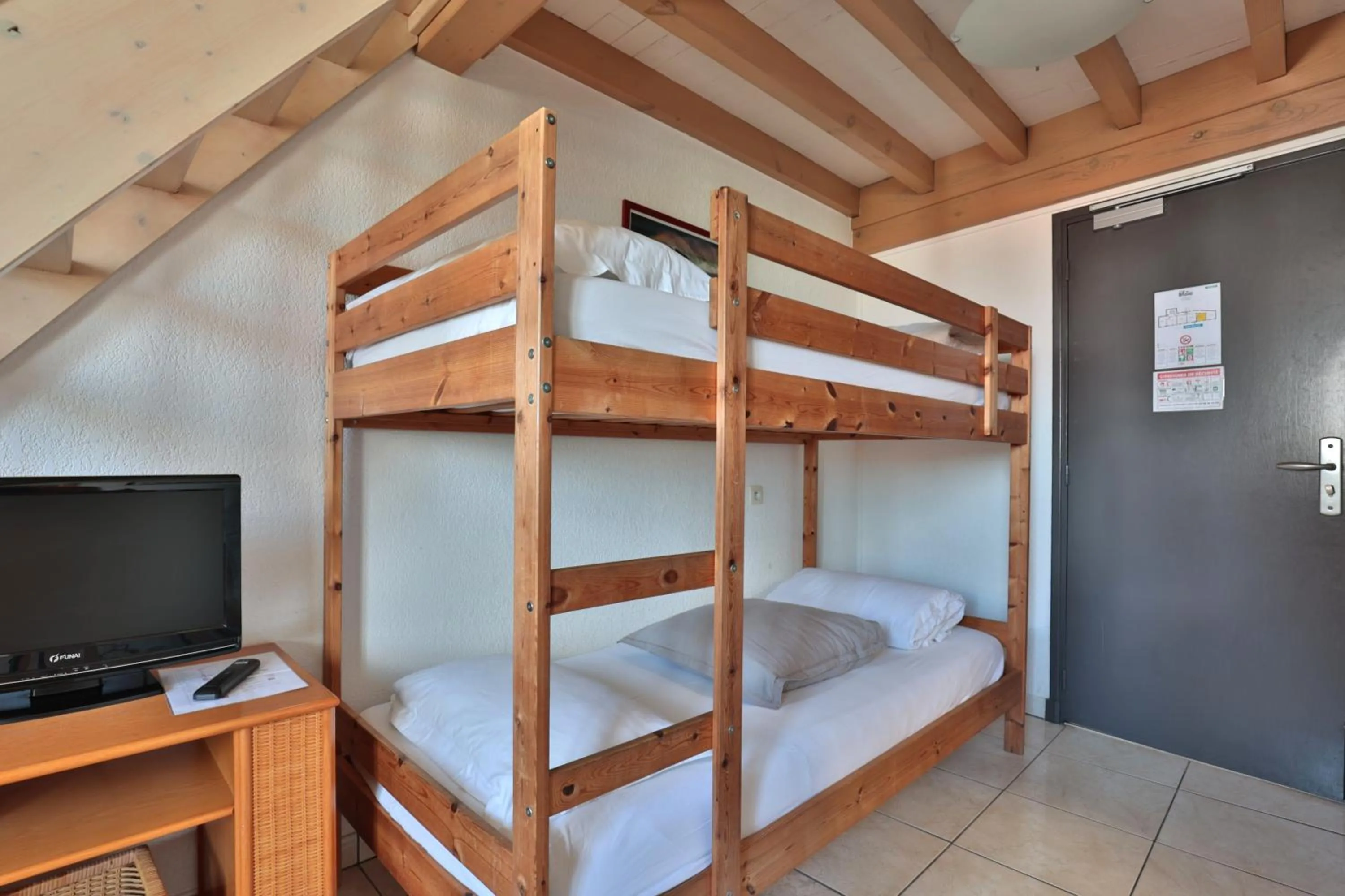 bunk bed, Bed in Hôtel & Appart-hôtel Olatua